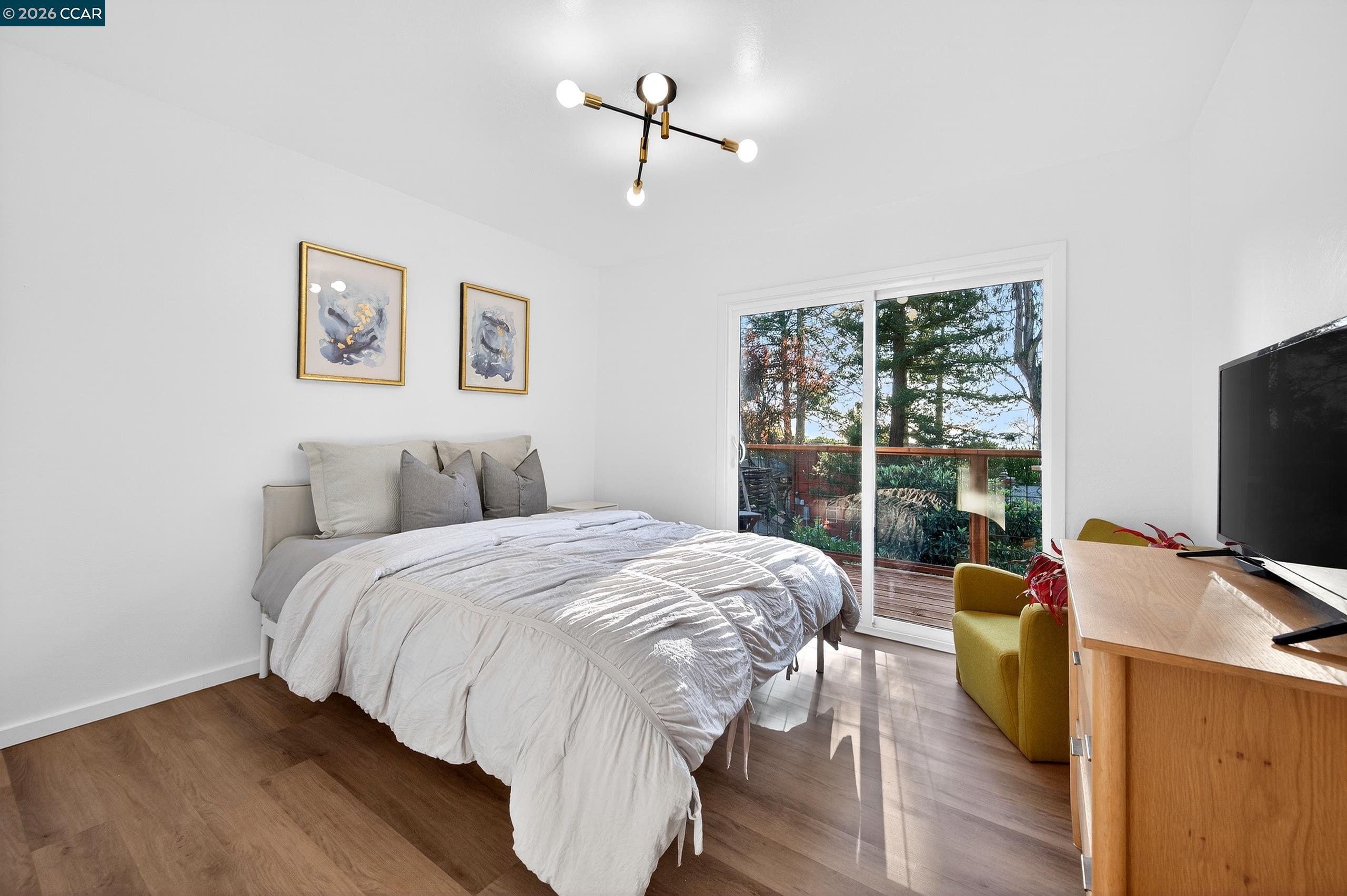 Detail Gallery Image 15 of 58 For 230 Fairlawn Dr, Berkeley,  CA 94708 - 4 Beds | 2 Baths