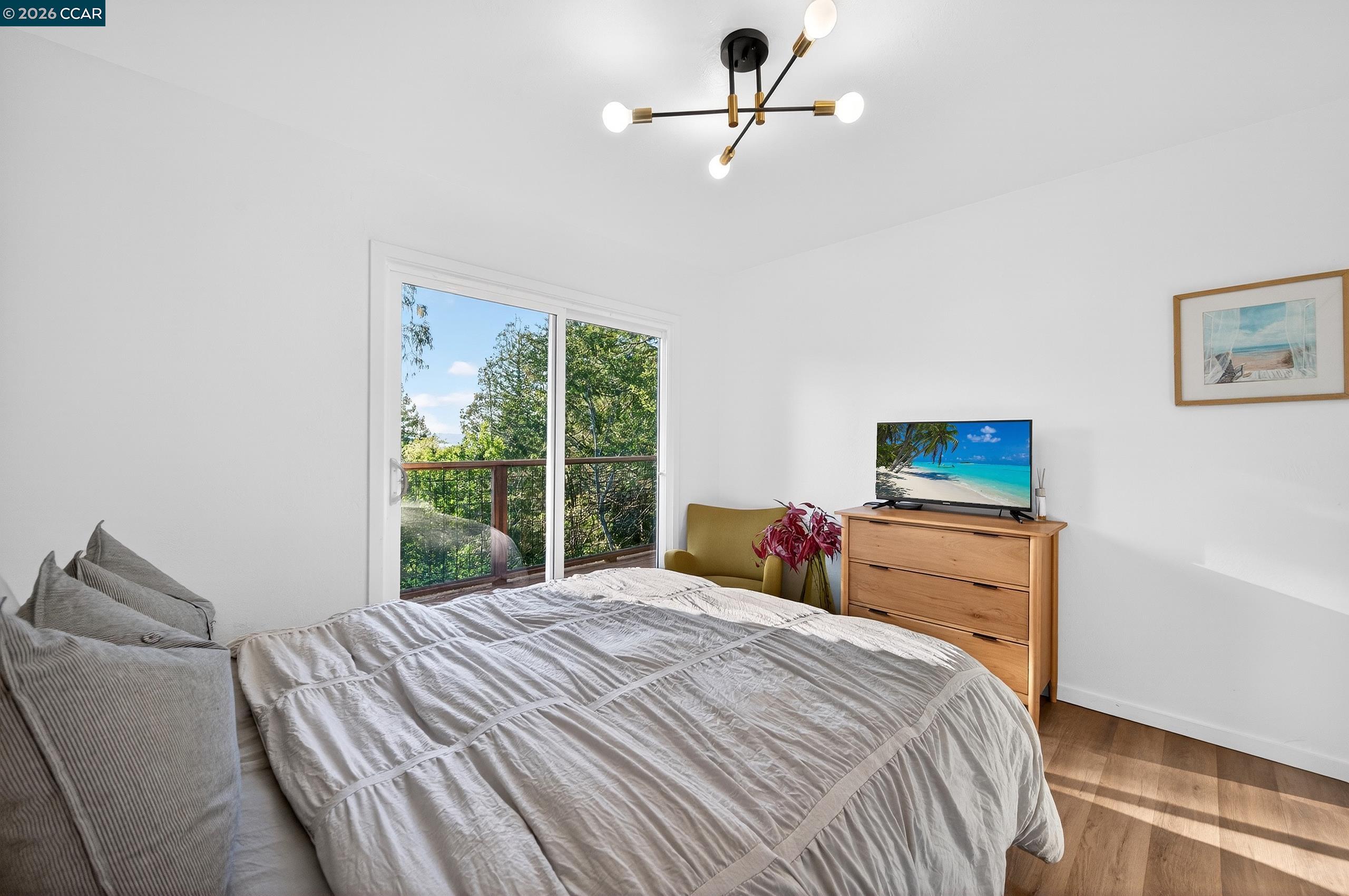 Detail Gallery Image 16 of 58 For 230 Fairlawn Dr, Berkeley,  CA 94708 - 4 Beds | 2 Baths