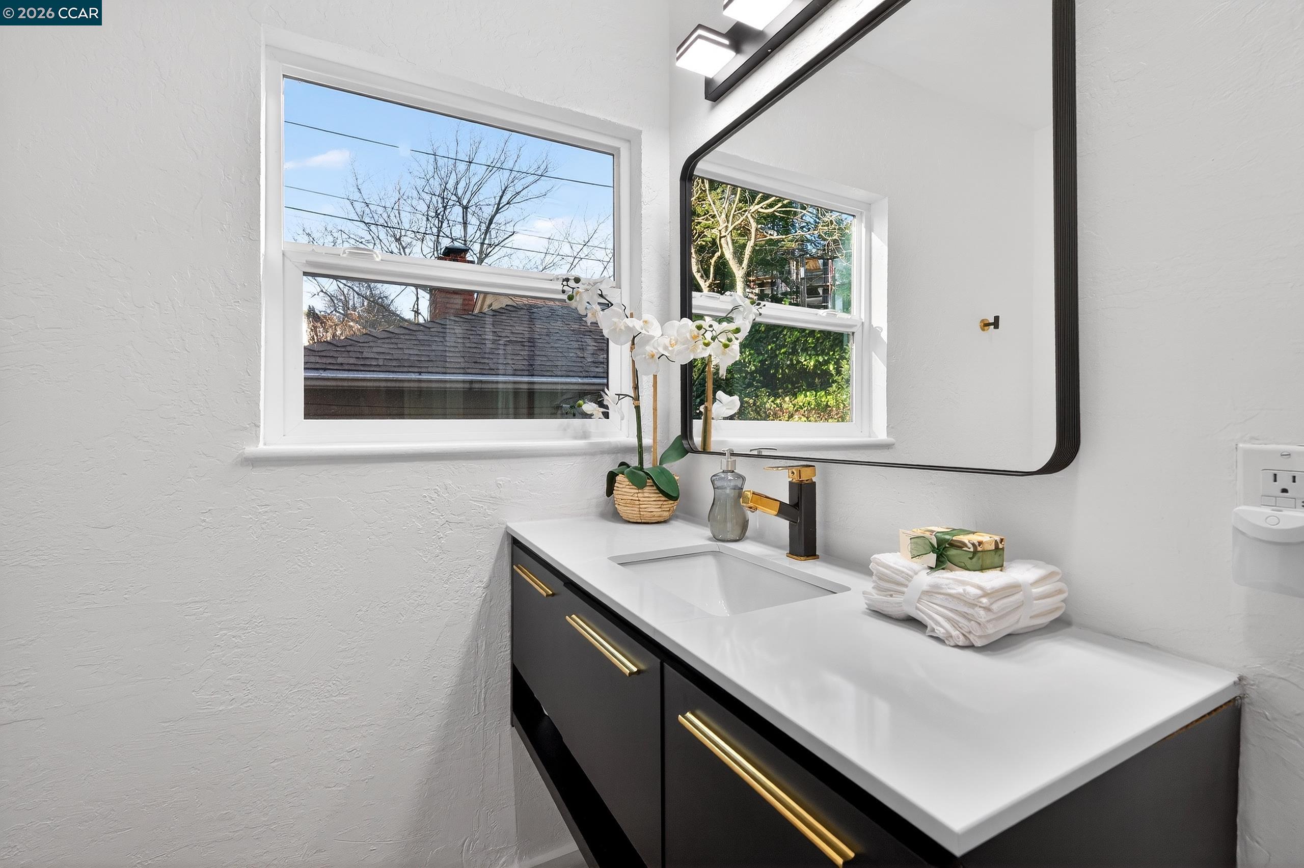 Detail Gallery Image 21 of 58 For 230 Fairlawn Dr, Berkeley,  CA 94708 - 4 Beds | 2 Baths