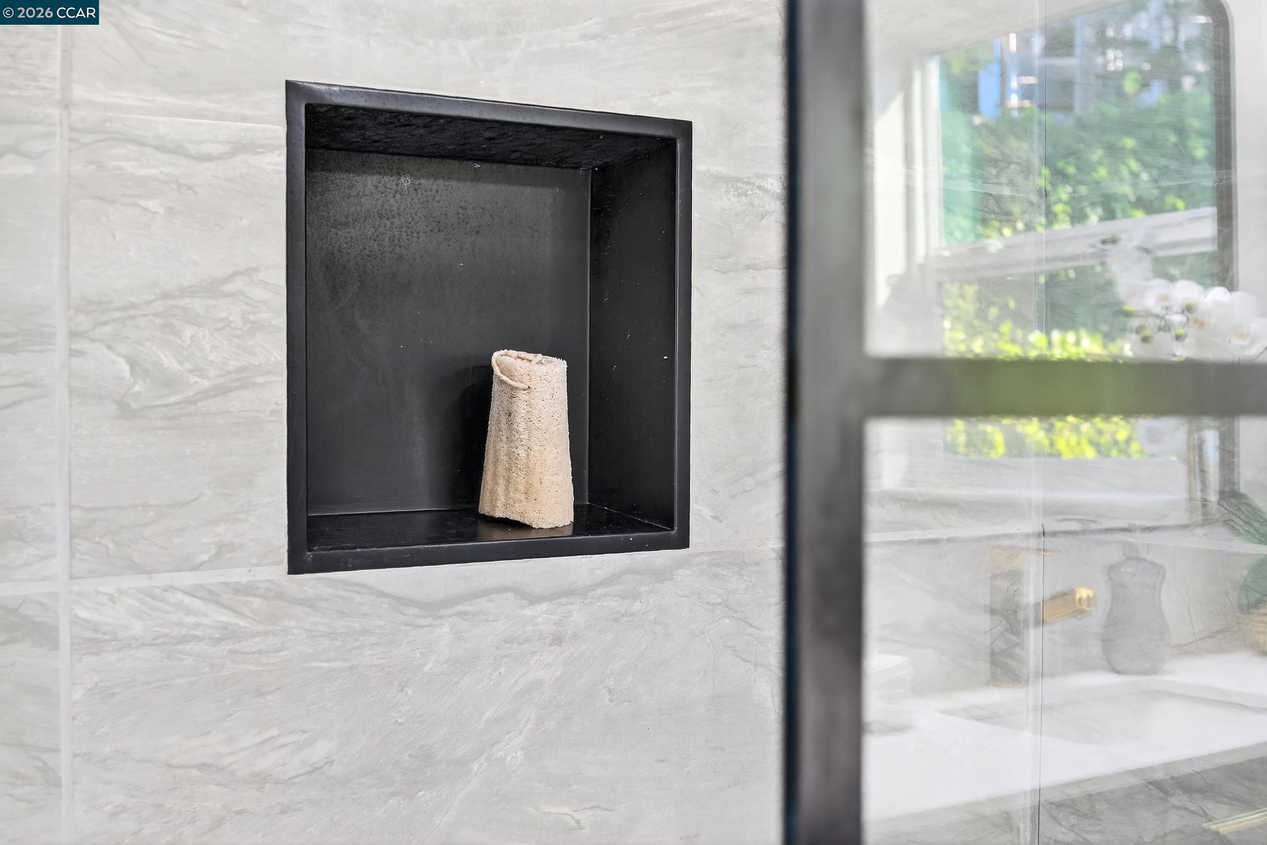 Detail Gallery Image 24 of 58 For 230 Fairlawn Dr, Berkeley,  CA 94708 - 4 Beds | 2 Baths