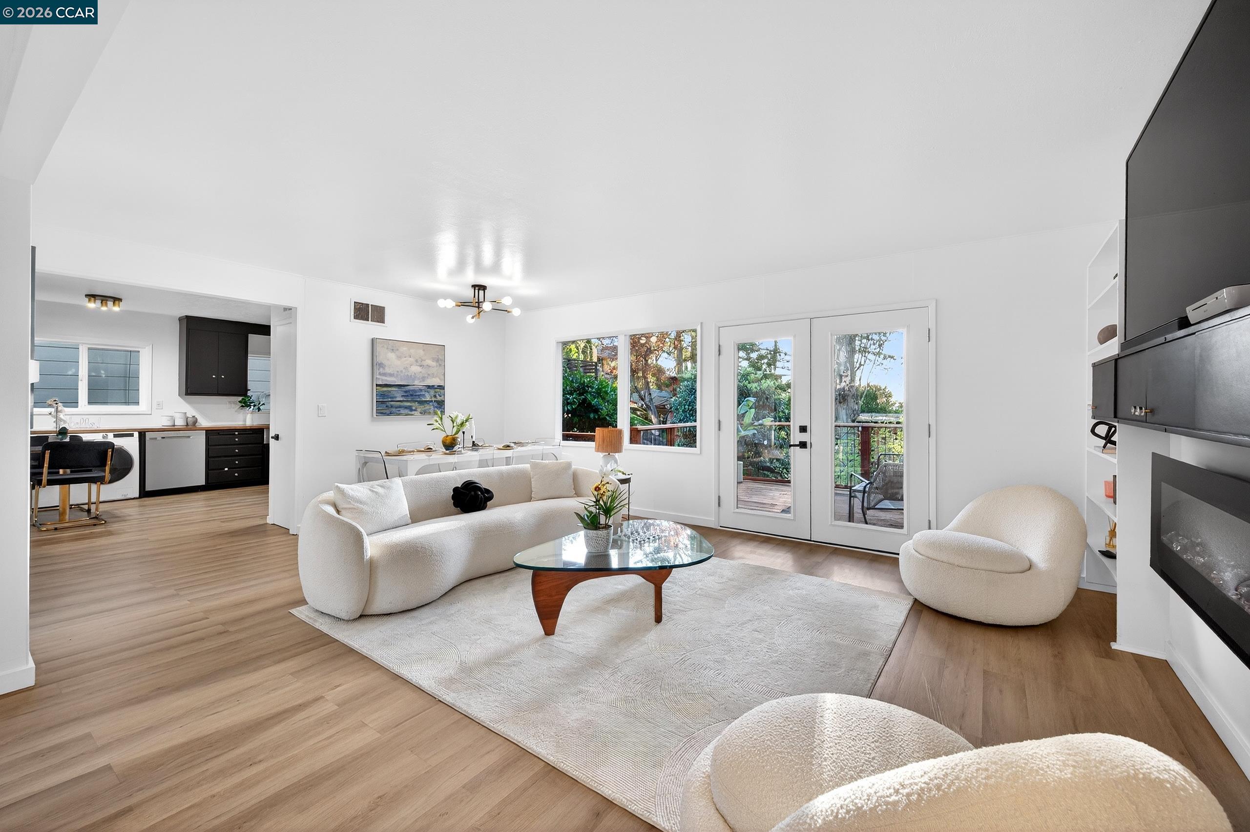 Detail Gallery Image 4 of 58 For 230 Fairlawn Dr, Berkeley,  CA 94708 - 4 Beds | 2 Baths