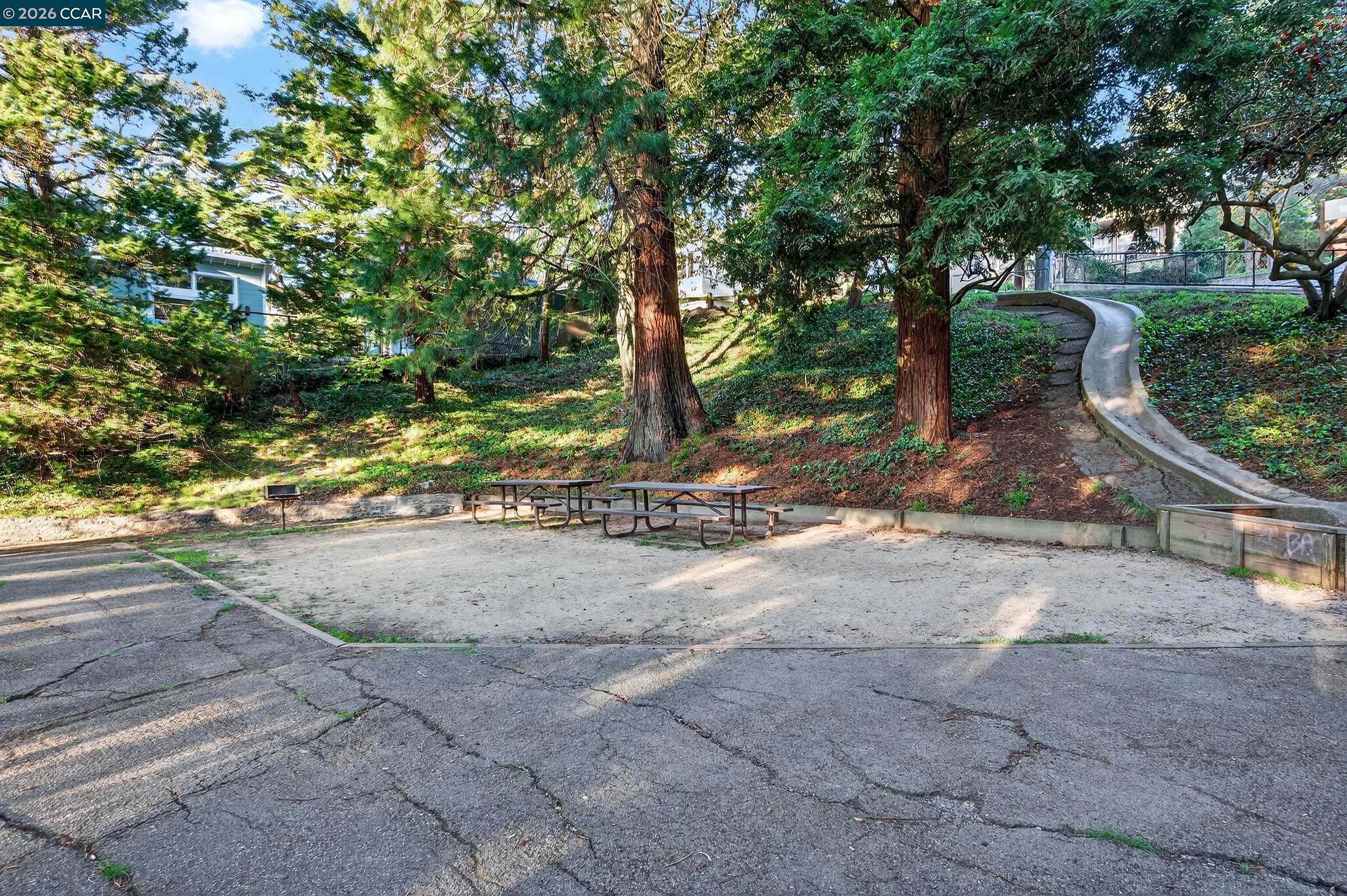 Detail Gallery Image 45 of 58 For 230 Fairlawn Dr, Berkeley,  CA 94708 - 4 Beds | 2 Baths