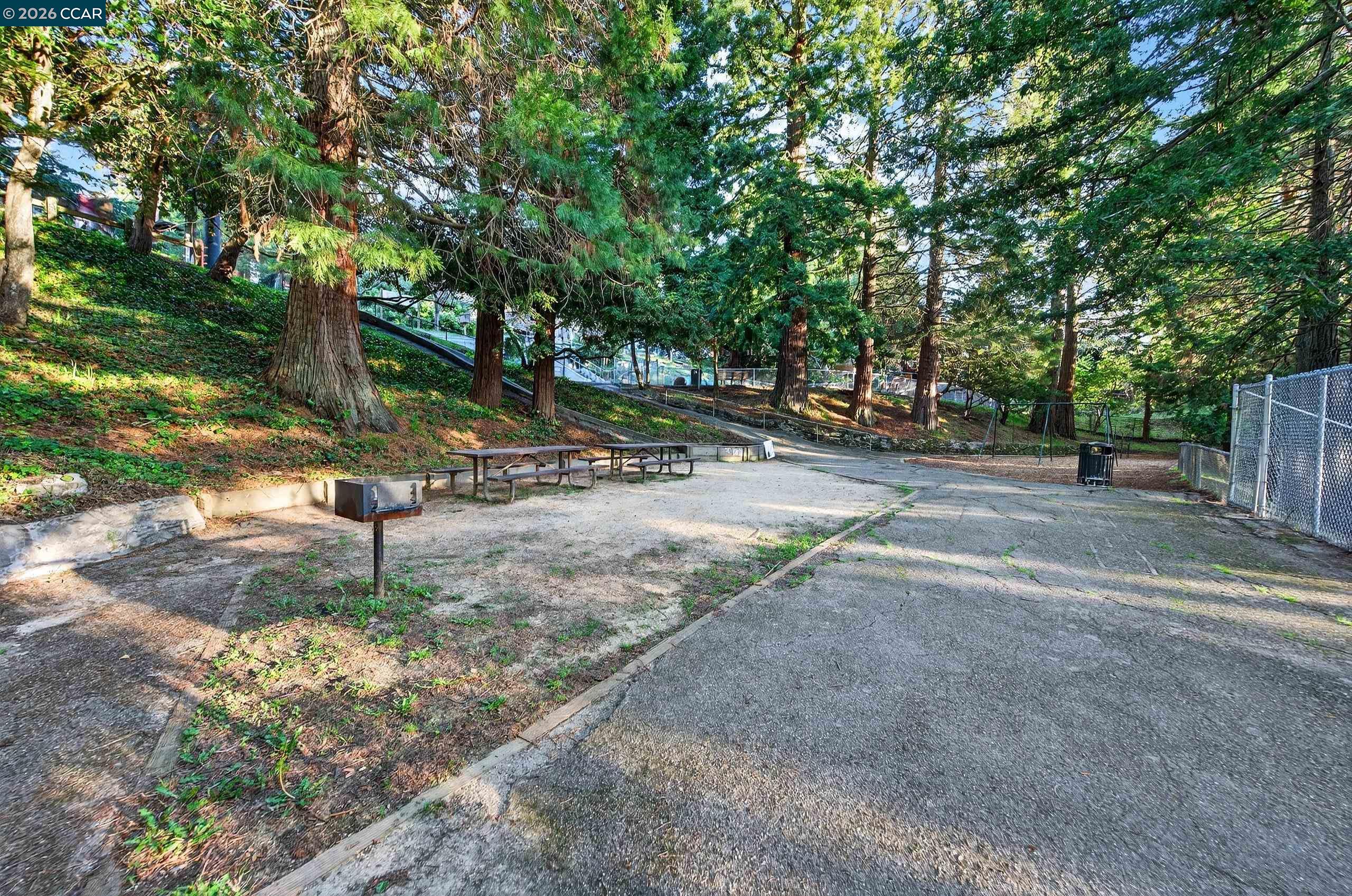 Detail Gallery Image 47 of 58 For 230 Fairlawn Dr, Berkeley,  CA 94708 - 4 Beds | 2 Baths