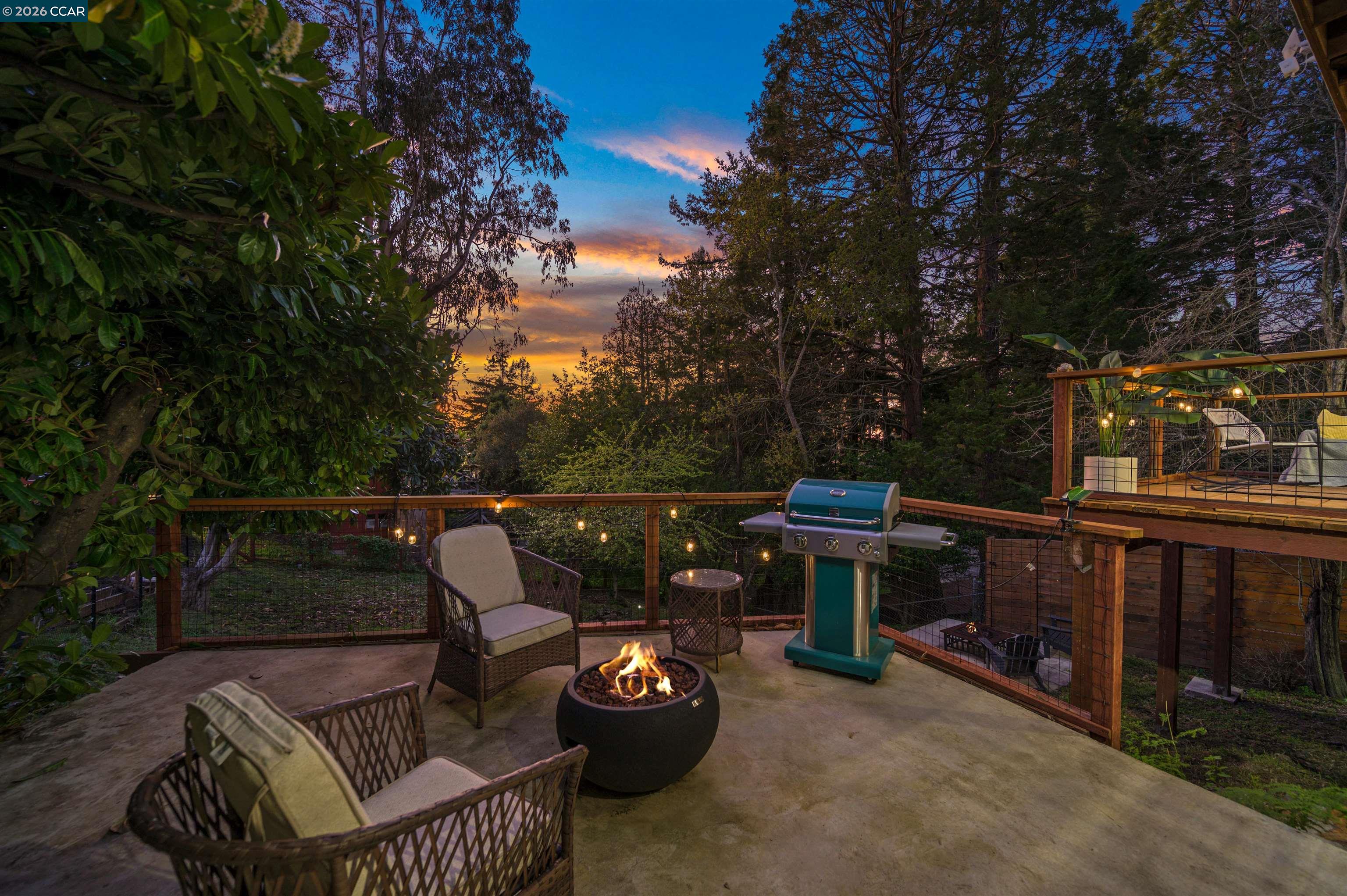 Detail Gallery Image 48 of 58 For 230 Fairlawn Dr, Berkeley,  CA 94708 - 4 Beds | 2 Baths