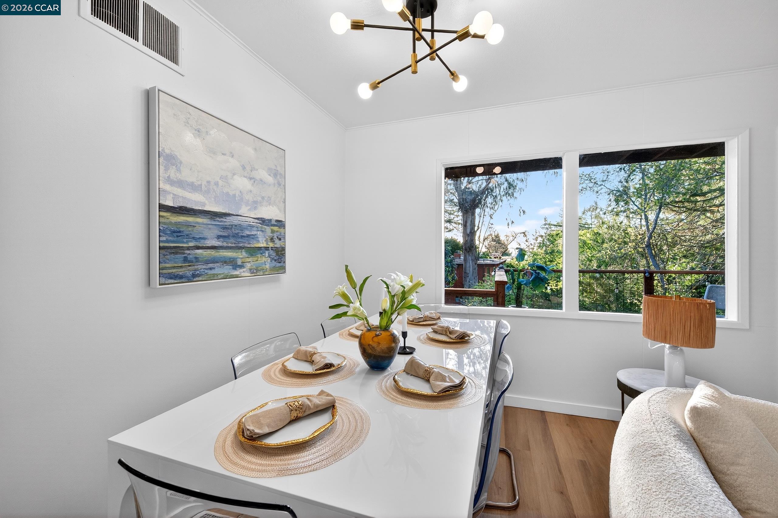 Detail Gallery Image 10 of 58 For 230 Fairlawn Dr, Berkeley,  CA 94708 - 4 Beds | 2 Baths