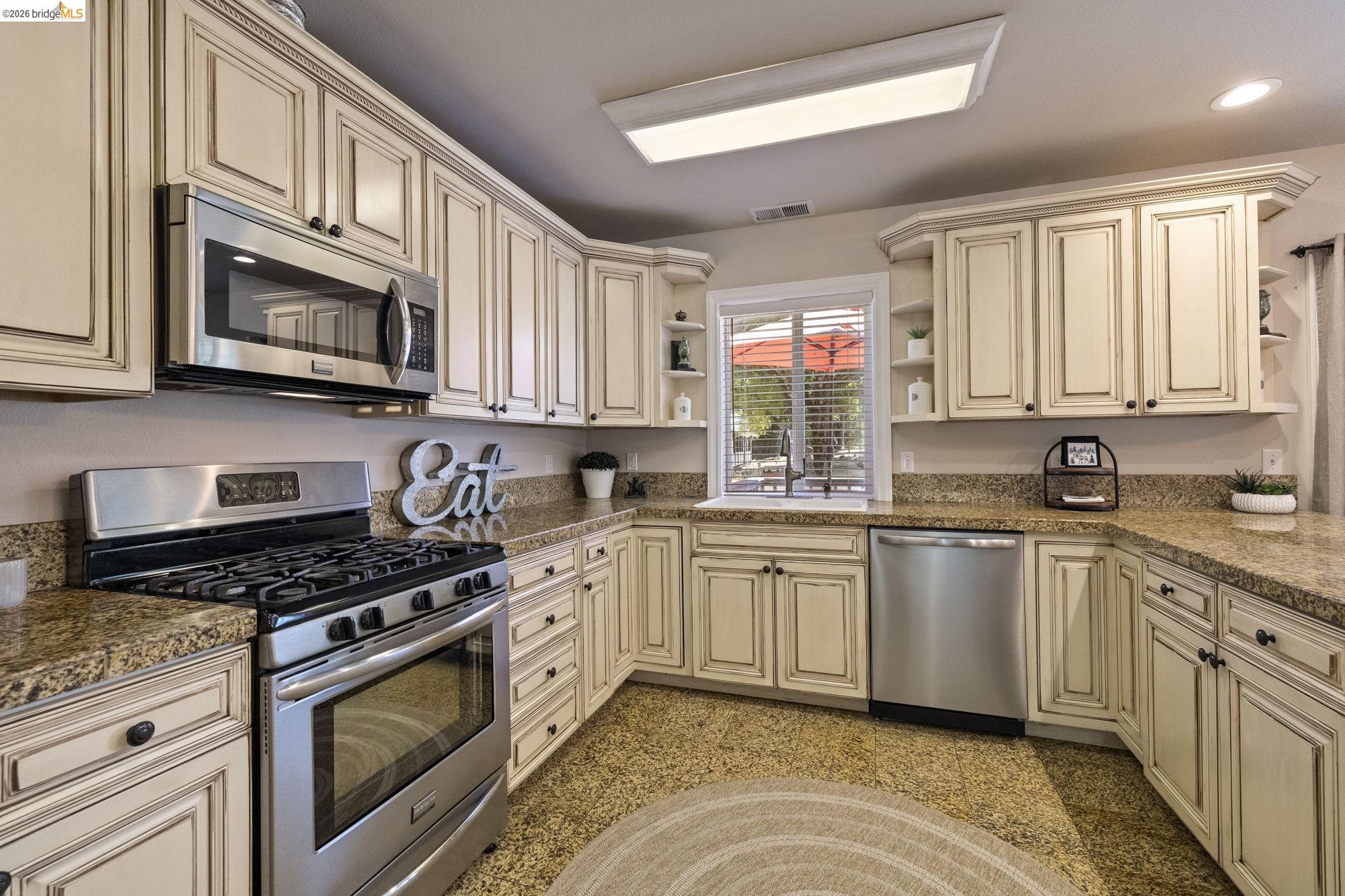 Detail Gallery Image 13 of 60 For 20686 Crest Pine Easement, Groveland,  CA 95321-9301 - 3 Beds | 2 Baths