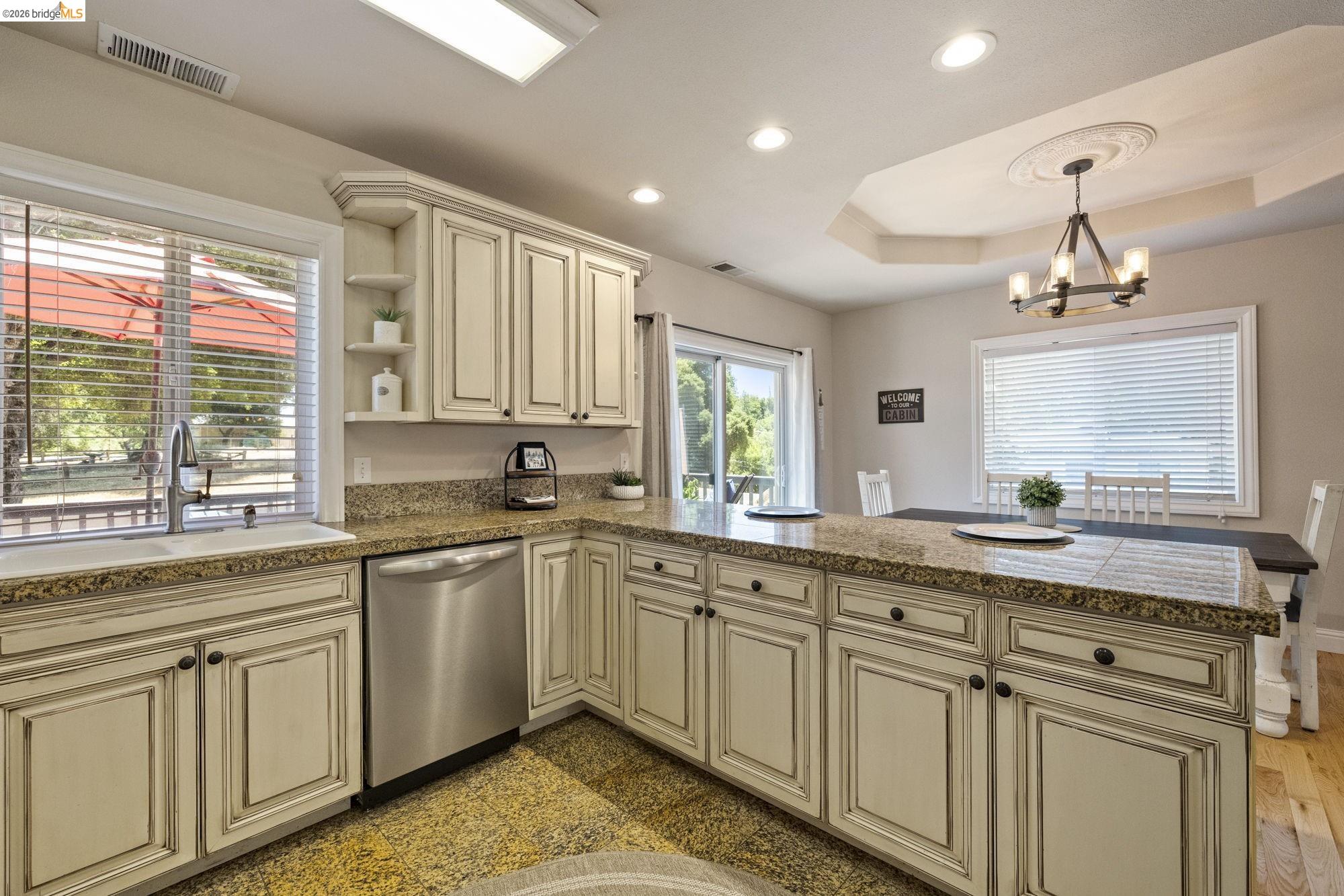 Detail Gallery Image 14 of 60 For 20686 Crest Pine Easement, Groveland,  CA 95321-9301 - 3 Beds | 2 Baths