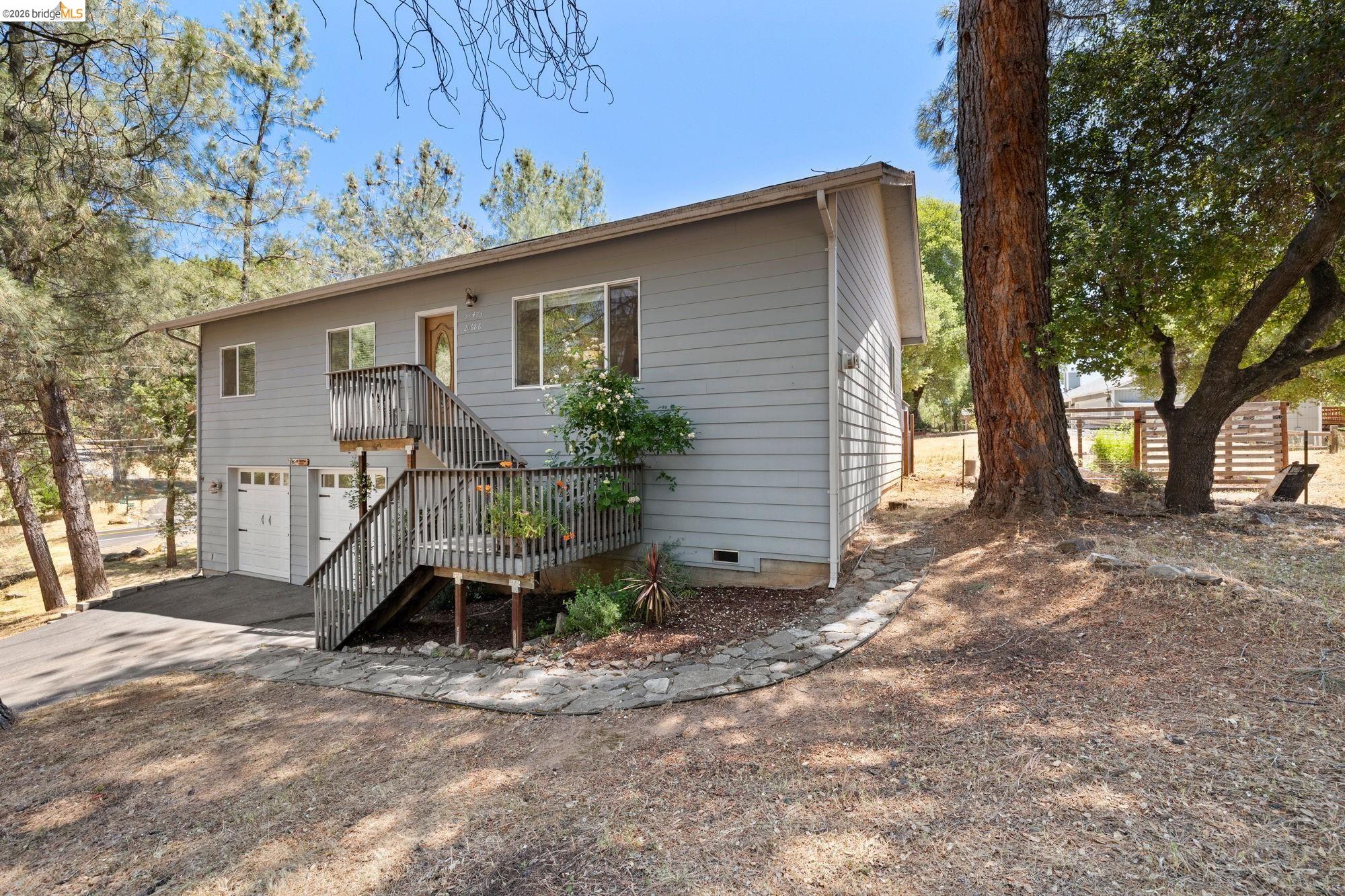 Detail Gallery Image 3 of 60 For 20686 Crest Pine Easement, Groveland,  CA 95321-9301 - 3 Beds | 2 Baths