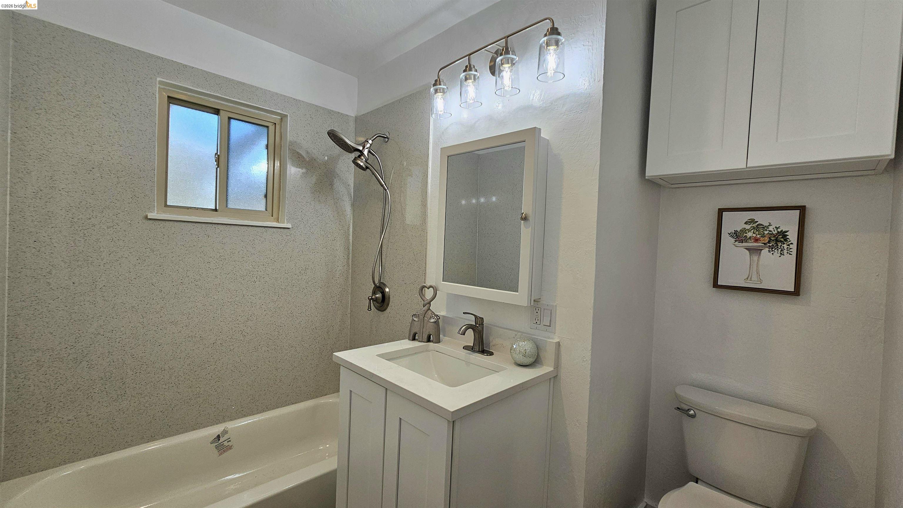 Detail Gallery Image 11 of 25 For 95 W Leland Rd, Pittsburg,  CA 94565 - 3 Beds | 2 Baths