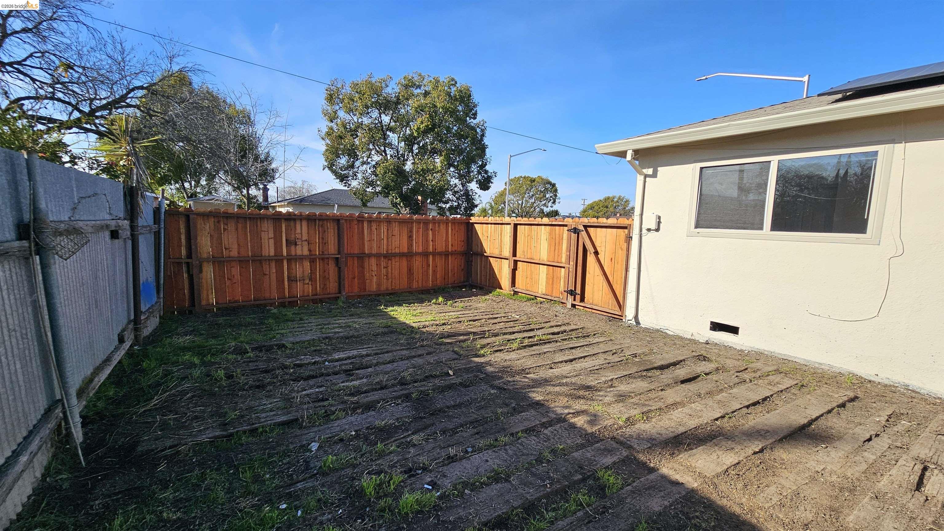 Detail Gallery Image 22 of 25 For 95 W Leland Rd, Pittsburg,  CA 94565 - 3 Beds | 2 Baths