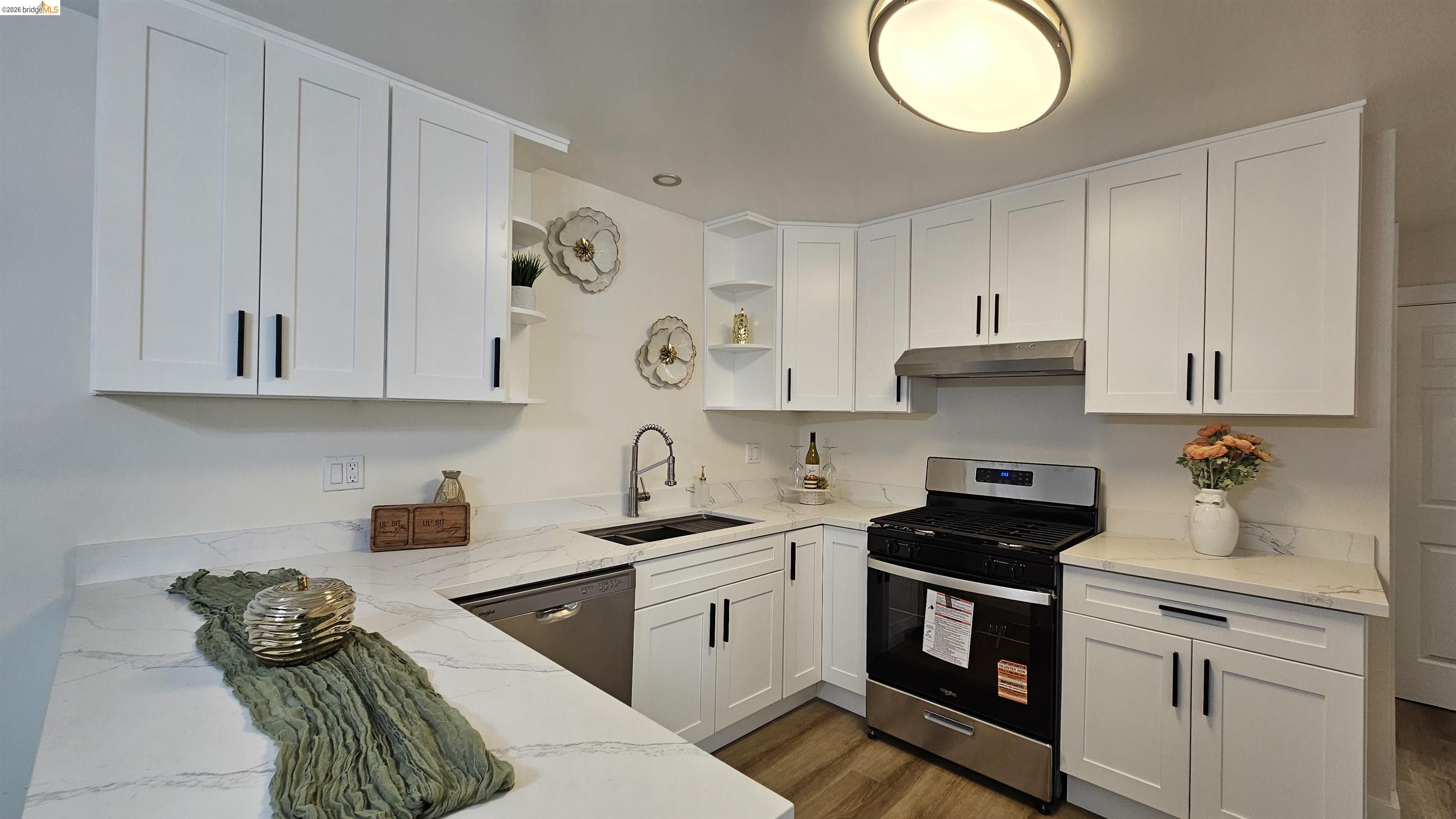 Detail Gallery Image 6 of 25 For 95 W Leland Rd, Pittsburg,  CA 94565 - 3 Beds | 2 Baths