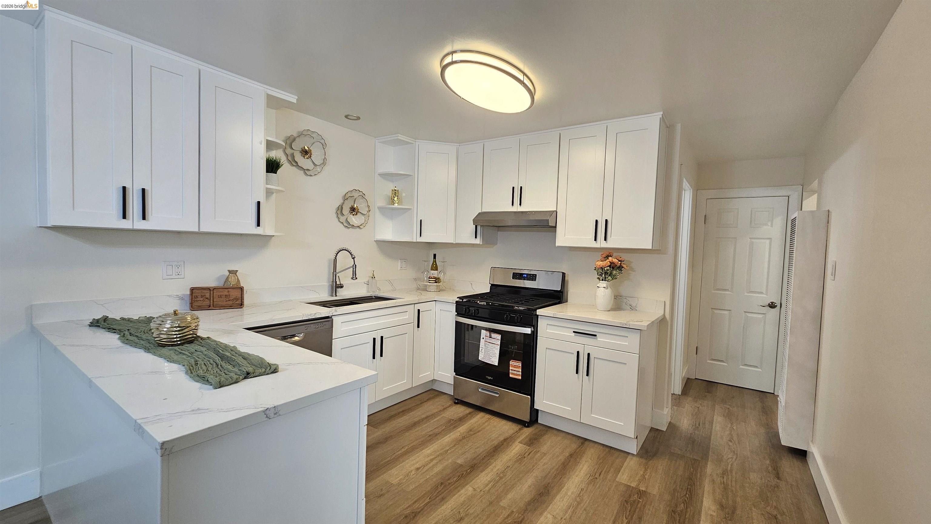 Detail Gallery Image 7 of 25 For 95 W Leland Rd, Pittsburg,  CA 94565 - 3 Beds | 2 Baths