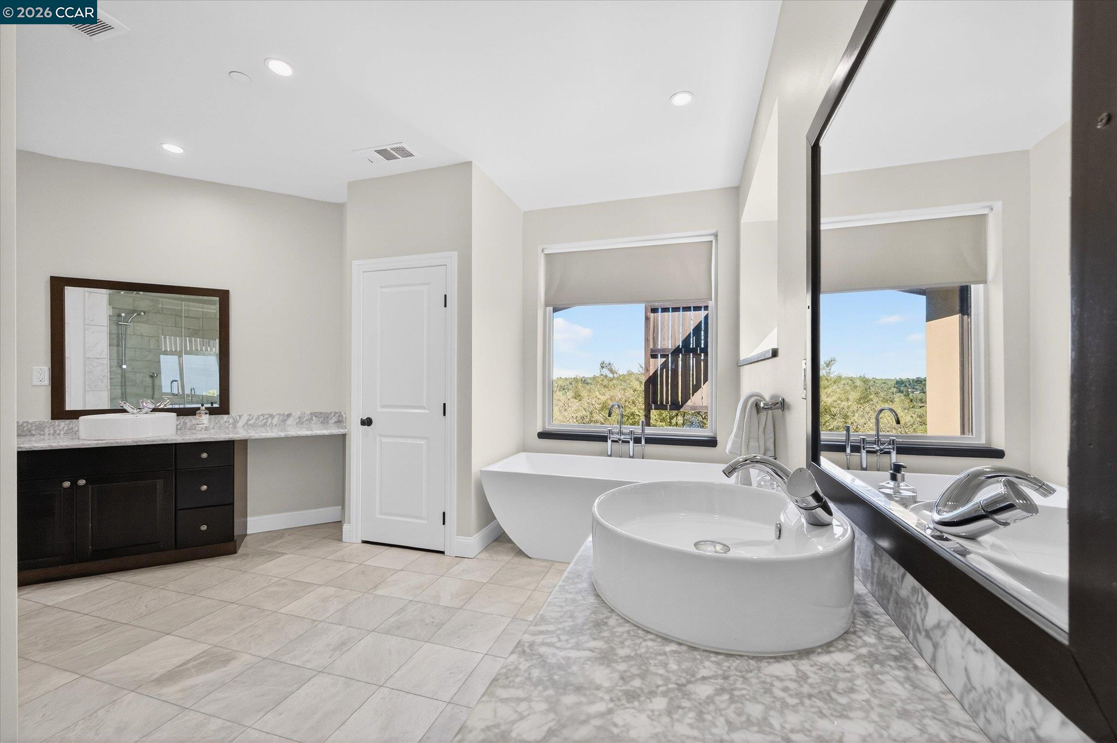 Detail Gallery Image 8 of 28 For 137 Rudgear Dr, Walnut Creek,  CA 94596 - 5 Beds | 4 Baths