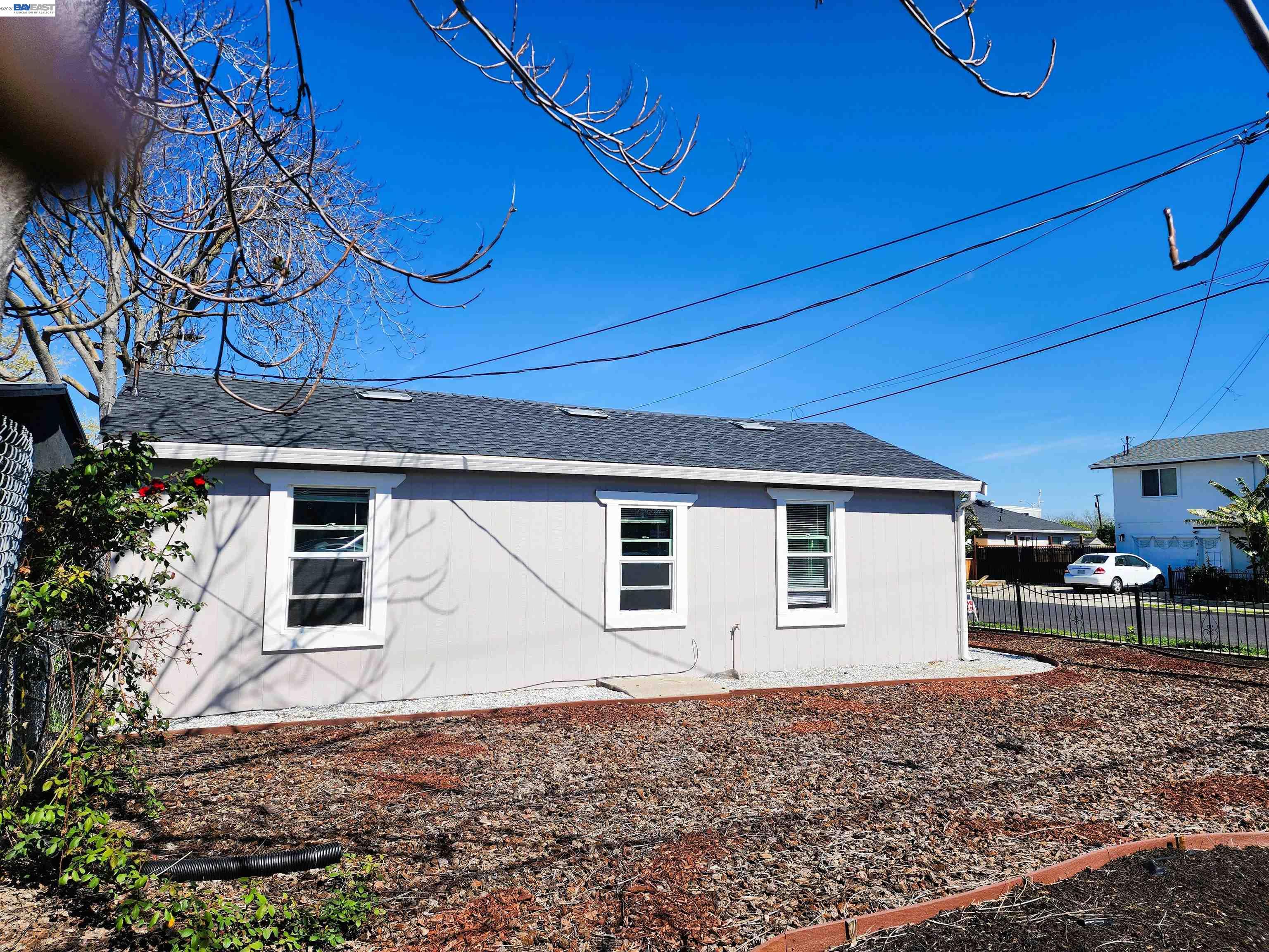 Detail Gallery Image 4 of 28 For 28 W Madill St, Antioch,  CA 94509 - 3 Beds | 2 Baths