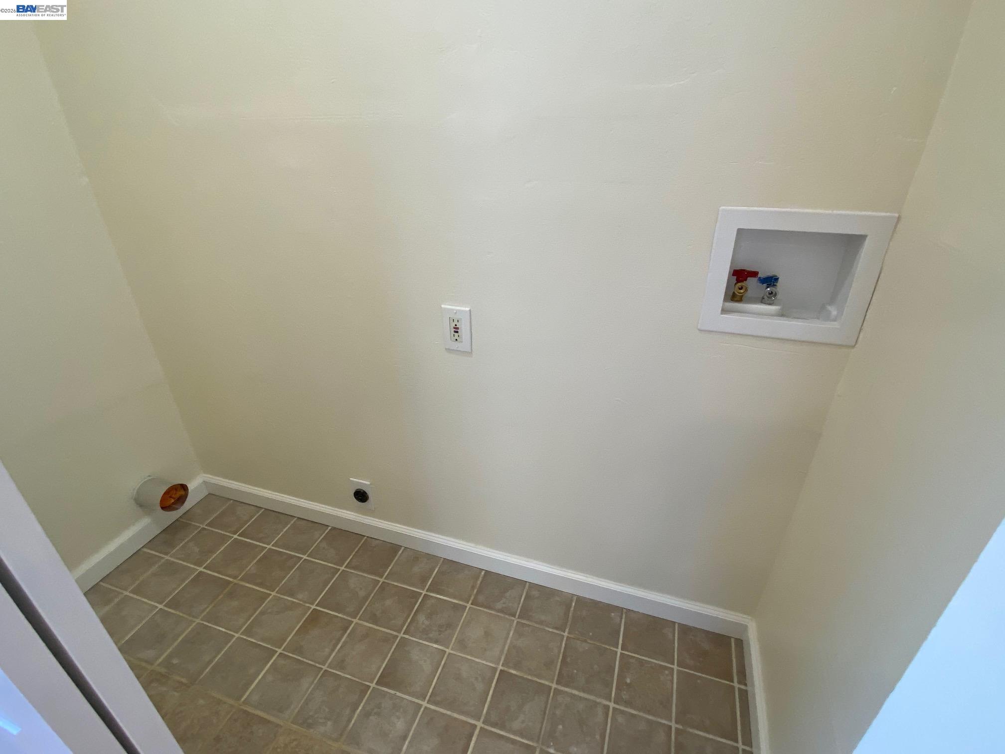 Detail Gallery Image 32 of 56 For 820 Island Dr, Alameda,  CA 94502 - 7 Beds | 3 Baths