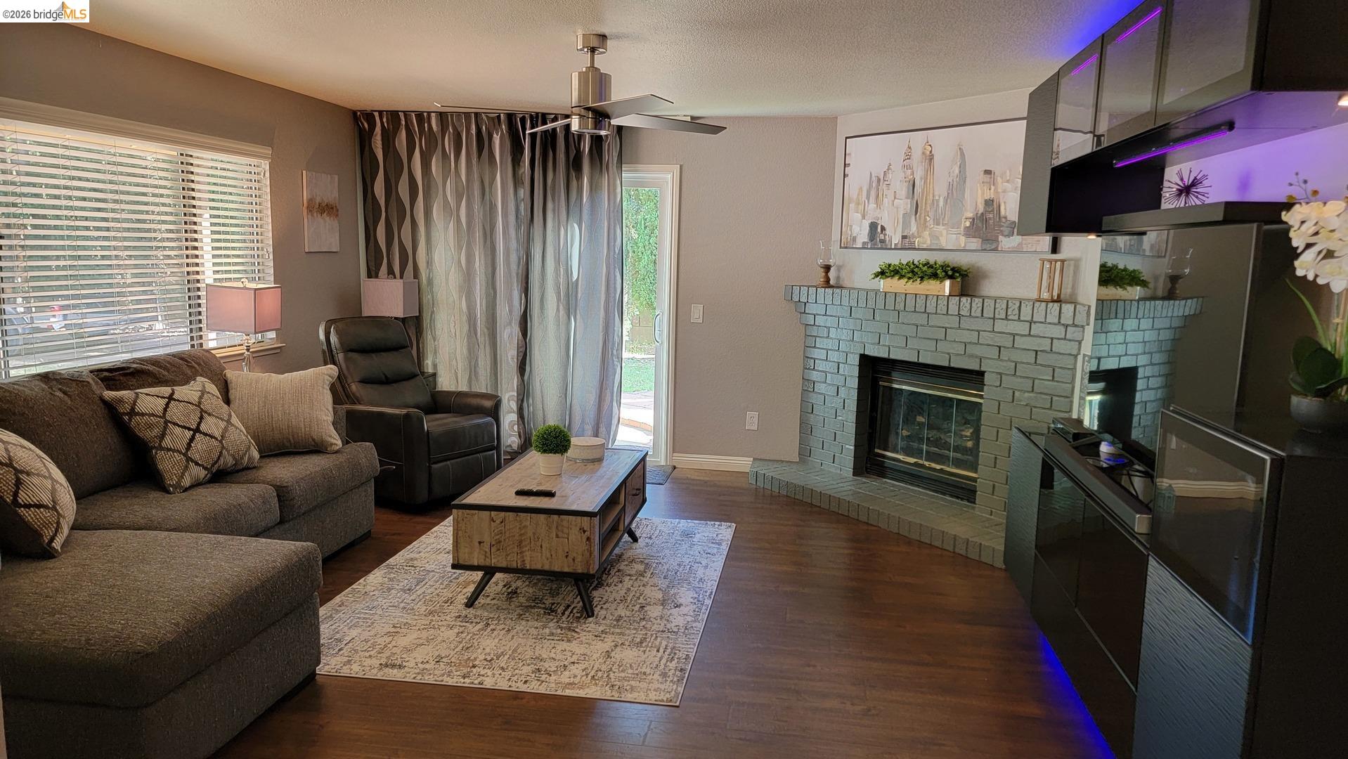 Detail Gallery Image 3 of 10 For 1839 42nd St, Sacramento,  CA 95819 - – Beds | – Baths