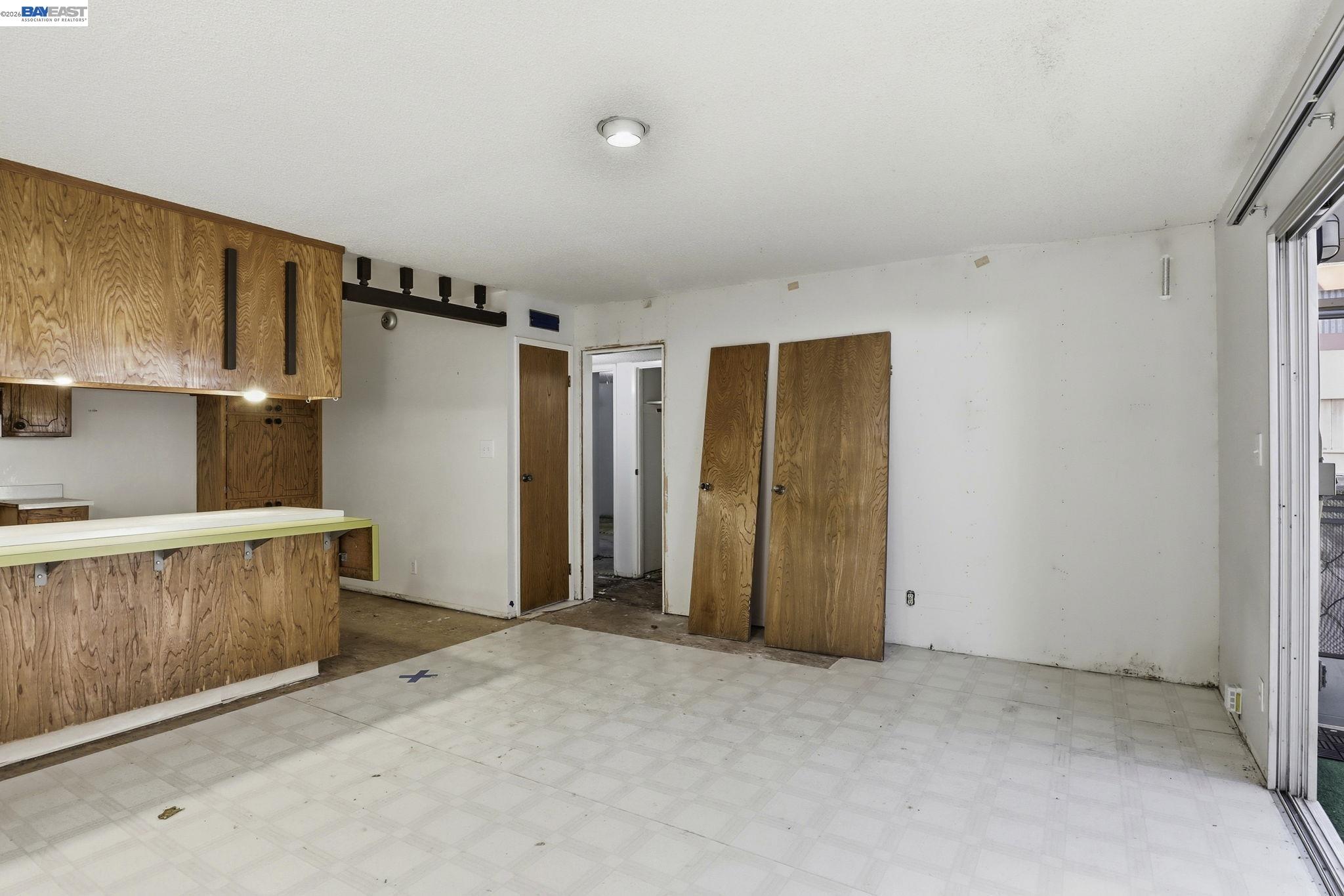 Detail Gallery Image 11 of 48 For 2550 Damuth St, Oakland,  CA 94602 - – Beds | – Baths