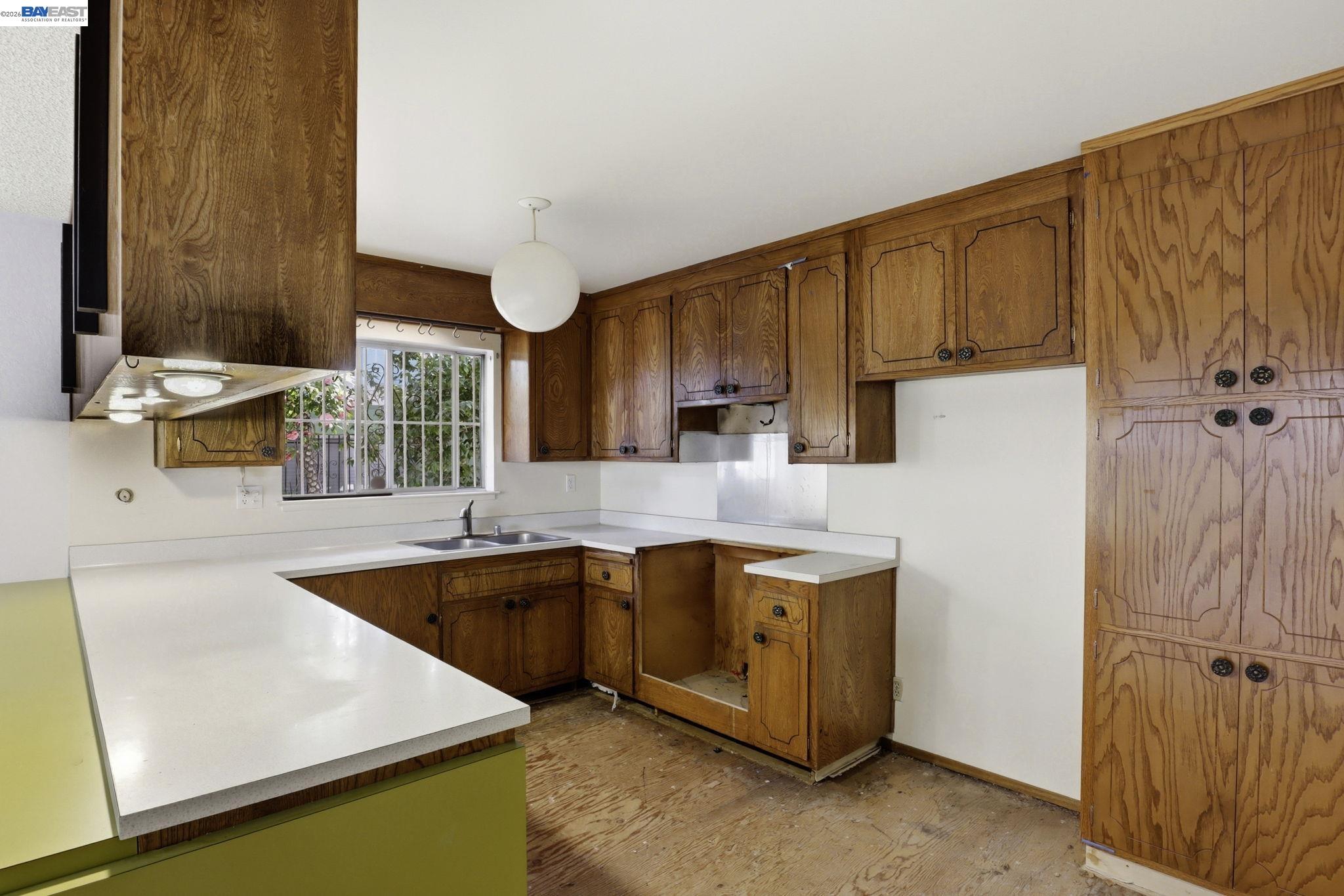 Detail Gallery Image 14 of 48 For 2550 Damuth St, Oakland,  CA 94602 - – Beds | – Baths