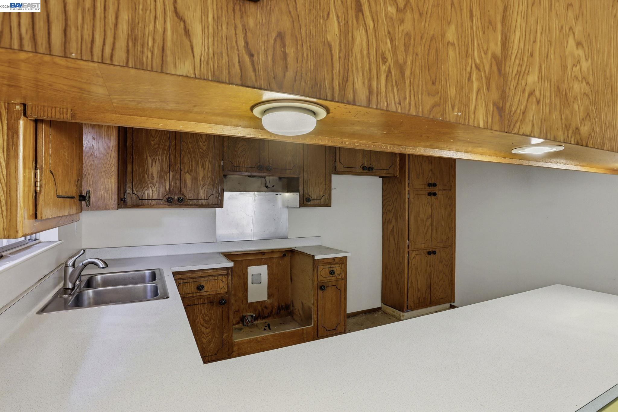 Detail Gallery Image 15 of 48 For 2550 Damuth St, Oakland,  CA 94602 - – Beds | – Baths