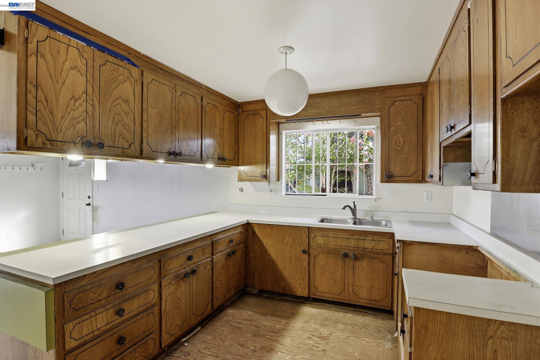 Detail Gallery Image 16 of 48 For 2550 Damuth St, Oakland,  CA 94602 - – Beds | – Baths