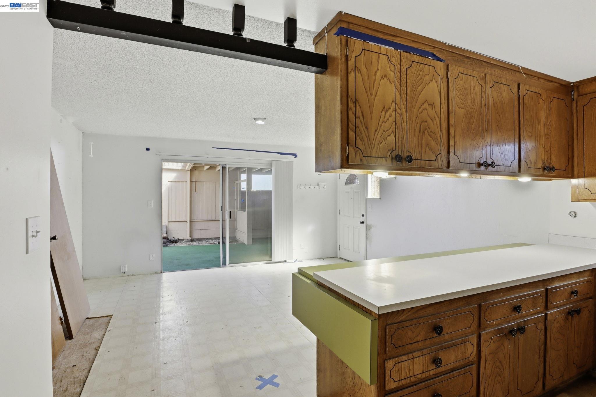 Detail Gallery Image 17 of 48 For 2550 Damuth St, Oakland,  CA 94602 - – Beds | – Baths