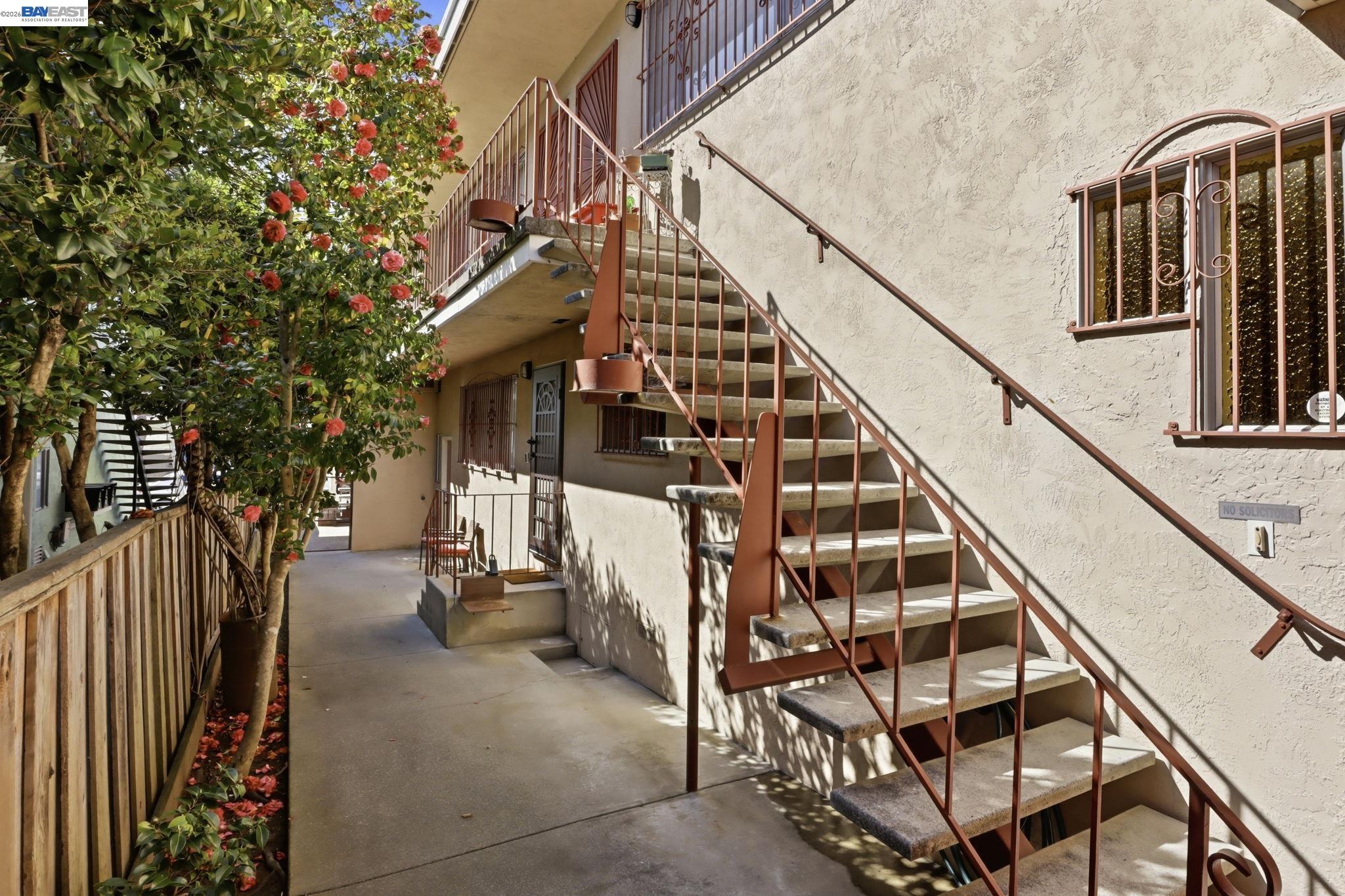 Detail Gallery Image 8 of 48 For 2550 Damuth St, Oakland,  CA 94602 - – Beds | – Baths