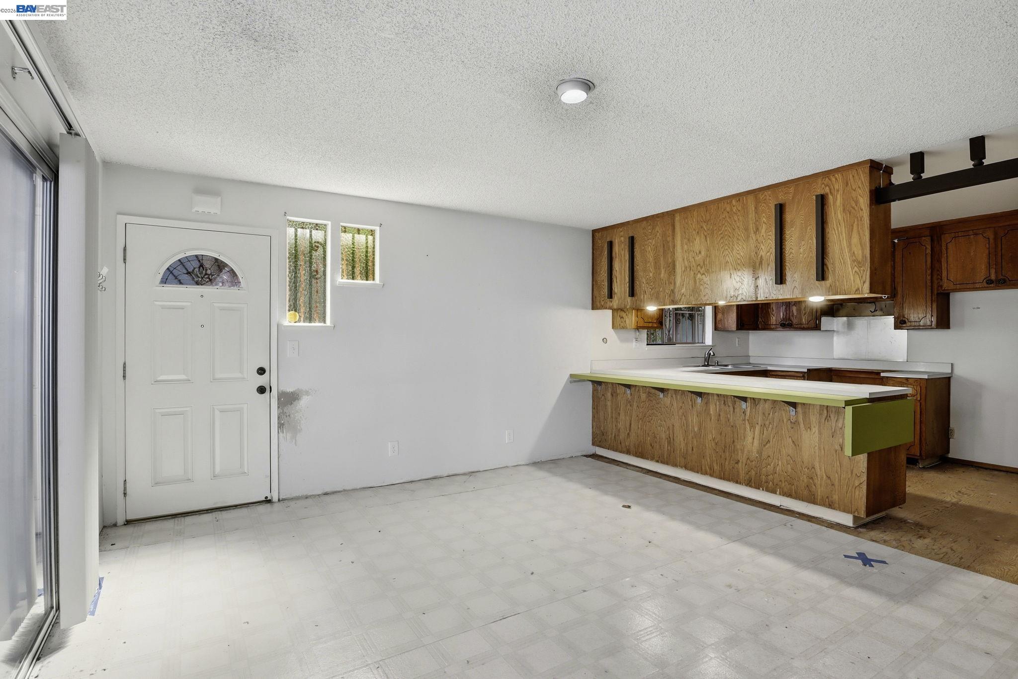 Detail Gallery Image 10 of 48 For 2550 Damuth St, Oakland,  CA 94602 - – Beds | – Baths