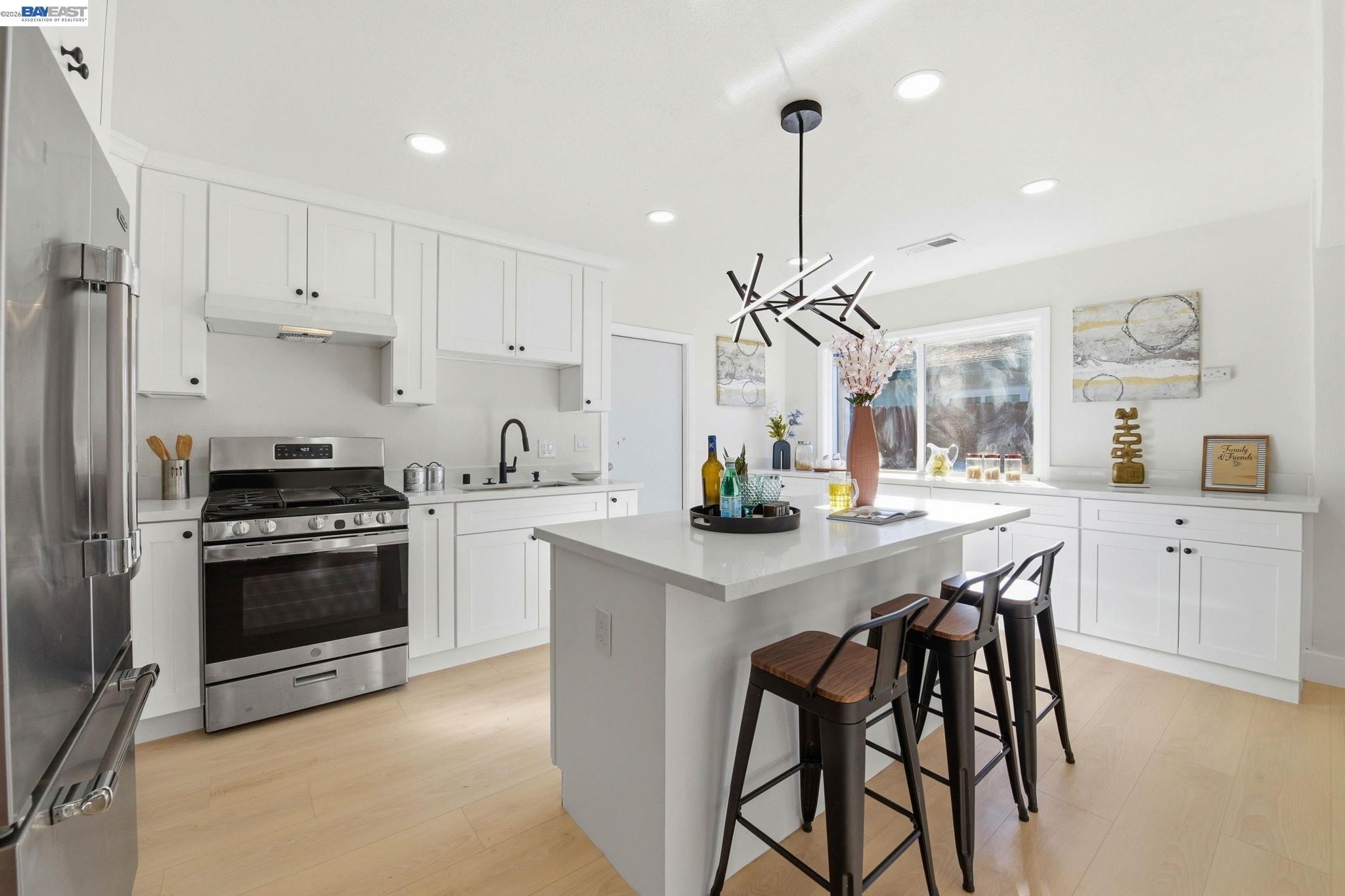 Detail Gallery Image 12 of 44 For 137 Tamarack Dr, Union City,  CA 94587 - 4 Beds | 3 Baths