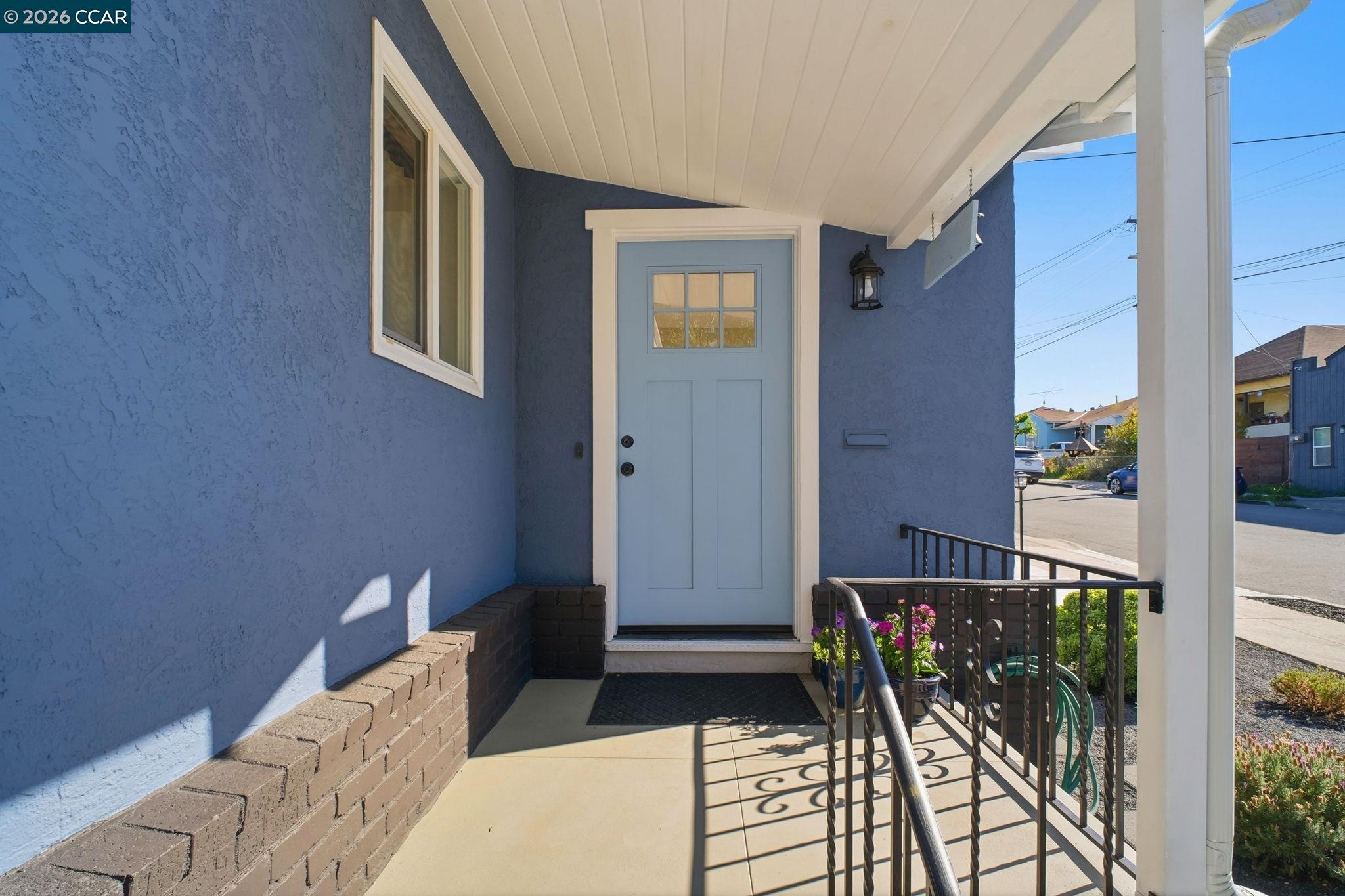 Detail Gallery Image 3 of 28 For 22824 High Street, Hayward,  CA 94541-5331 - 2 Beds | 1 Baths