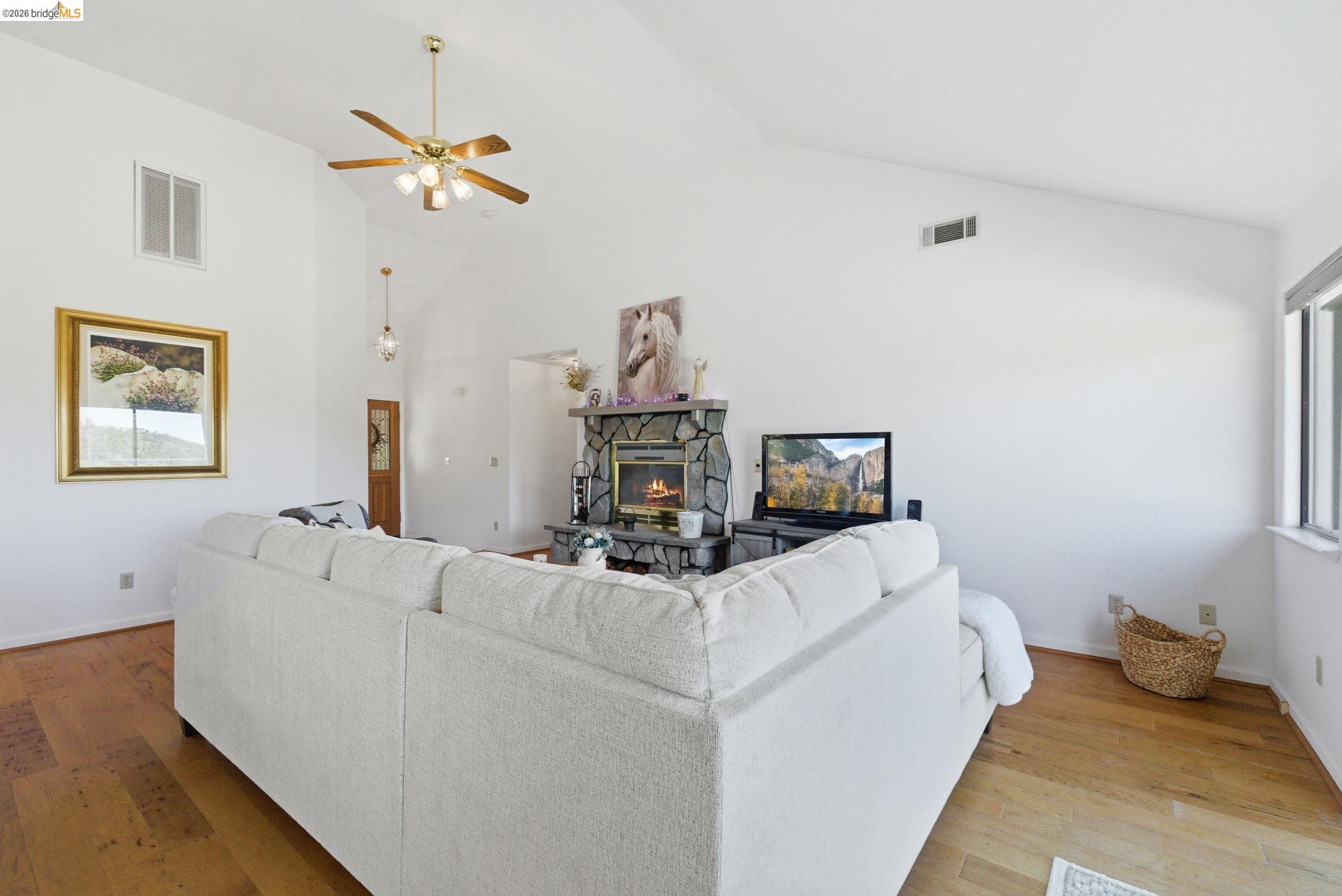 Detail Gallery Image 14 of 57 For 13207 Sylva Ln, Sonora,  CA 95370 - 3 Beds | 3 Baths