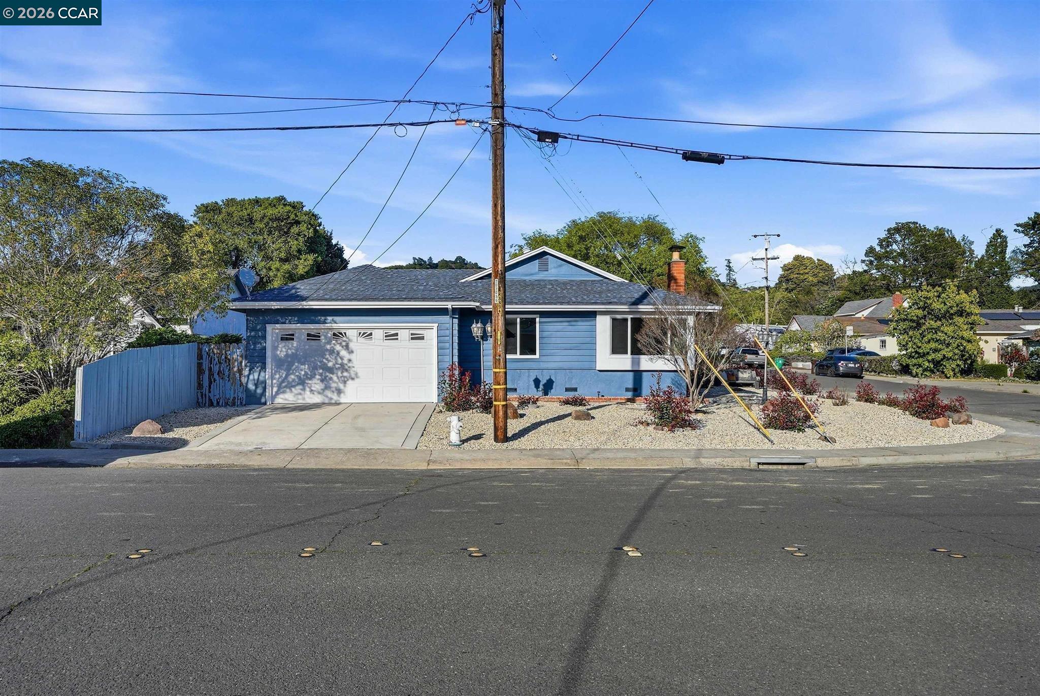 Detail Gallery Image 2 of 32 For 3005 De Anza Drive, El Sobrante,  CA 94803 - 3 Beds | 2 Baths