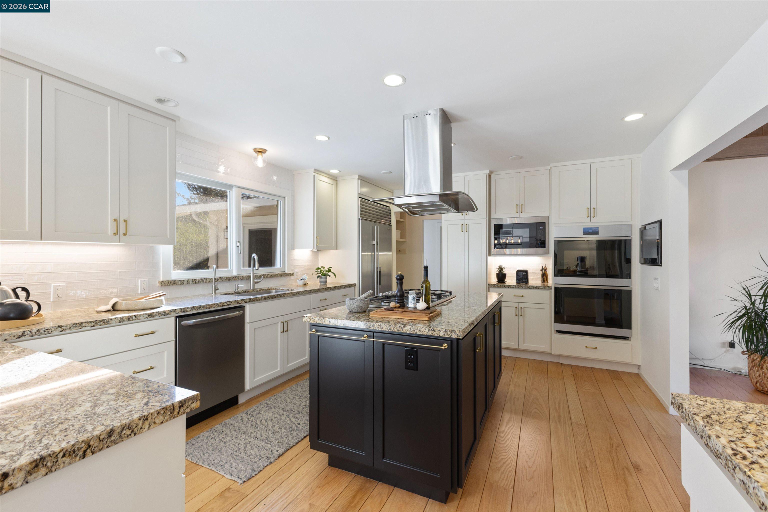 Detail Gallery Image 11 of 47 For 15 Aspinwall Ct, Orinda,  CA 94563 - 4 Beds | 2 Baths