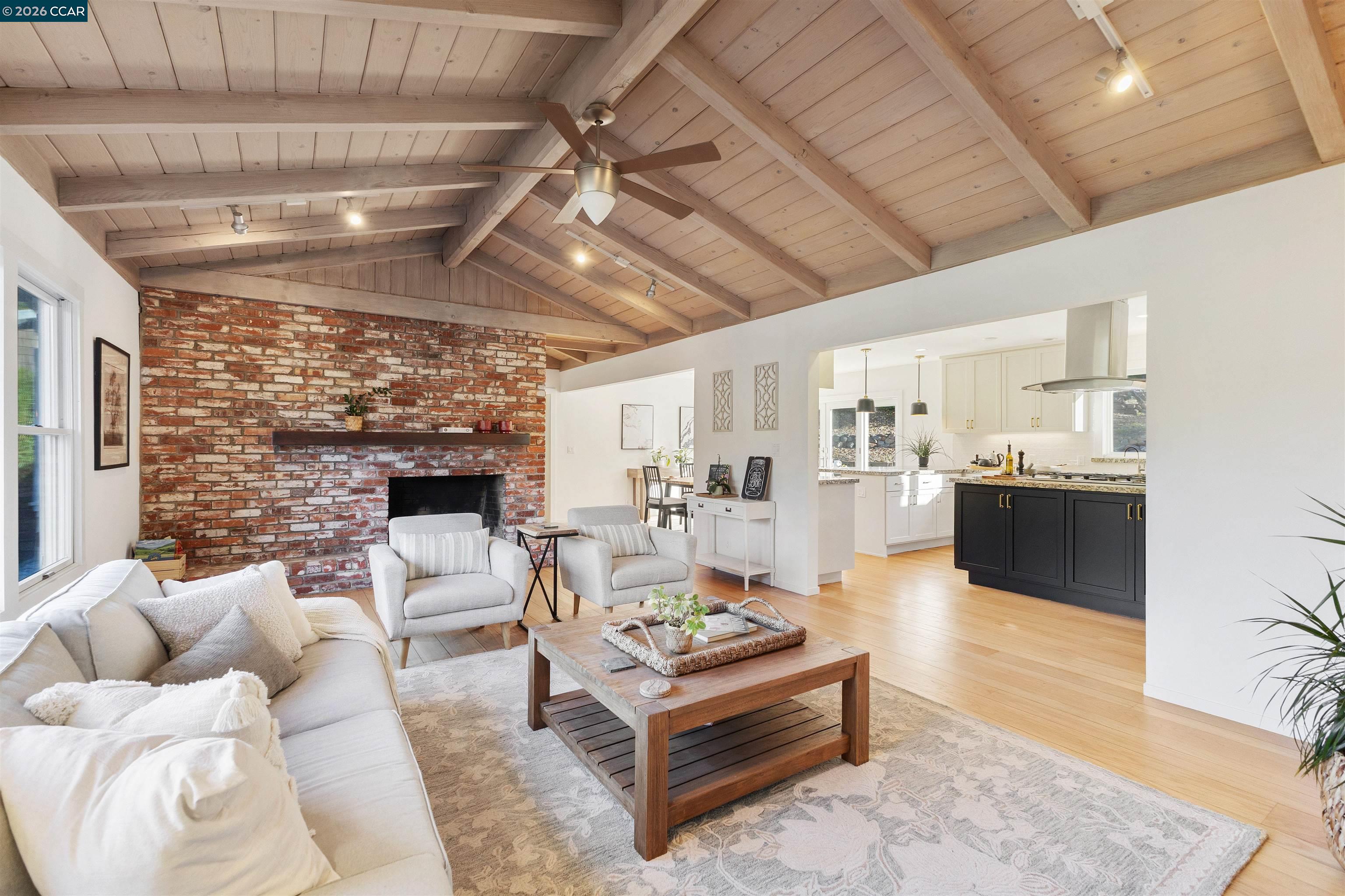 Detail Gallery Image 10 of 47 For 15 Aspinwall Ct, Orinda,  CA 94563 - 4 Beds | 2 Baths