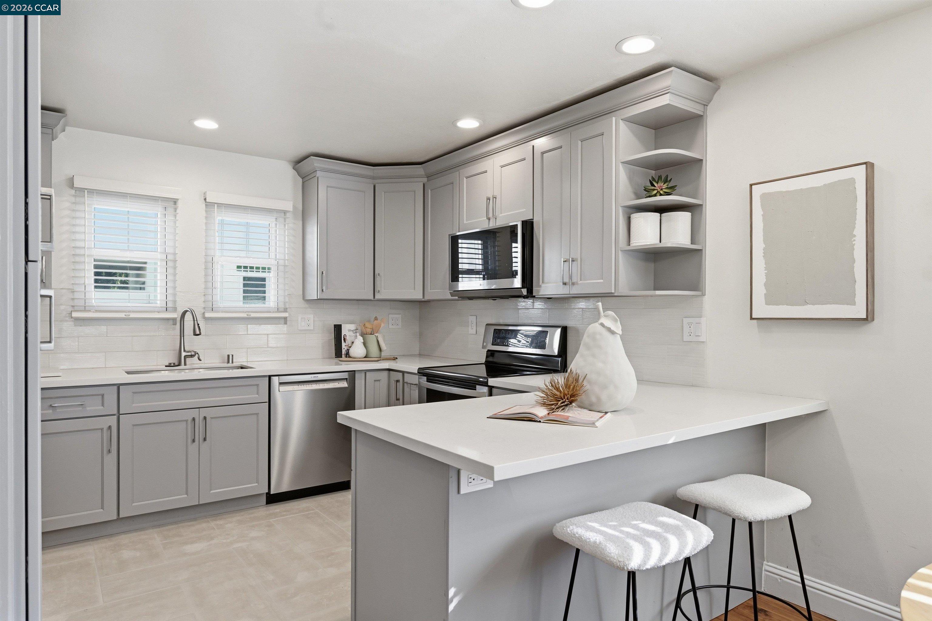 Detail Gallery Image 13 of 59 For 55 Mozden Ln, Pleasant Hill,  CA 94523 - 3 Beds | 2/1 Baths