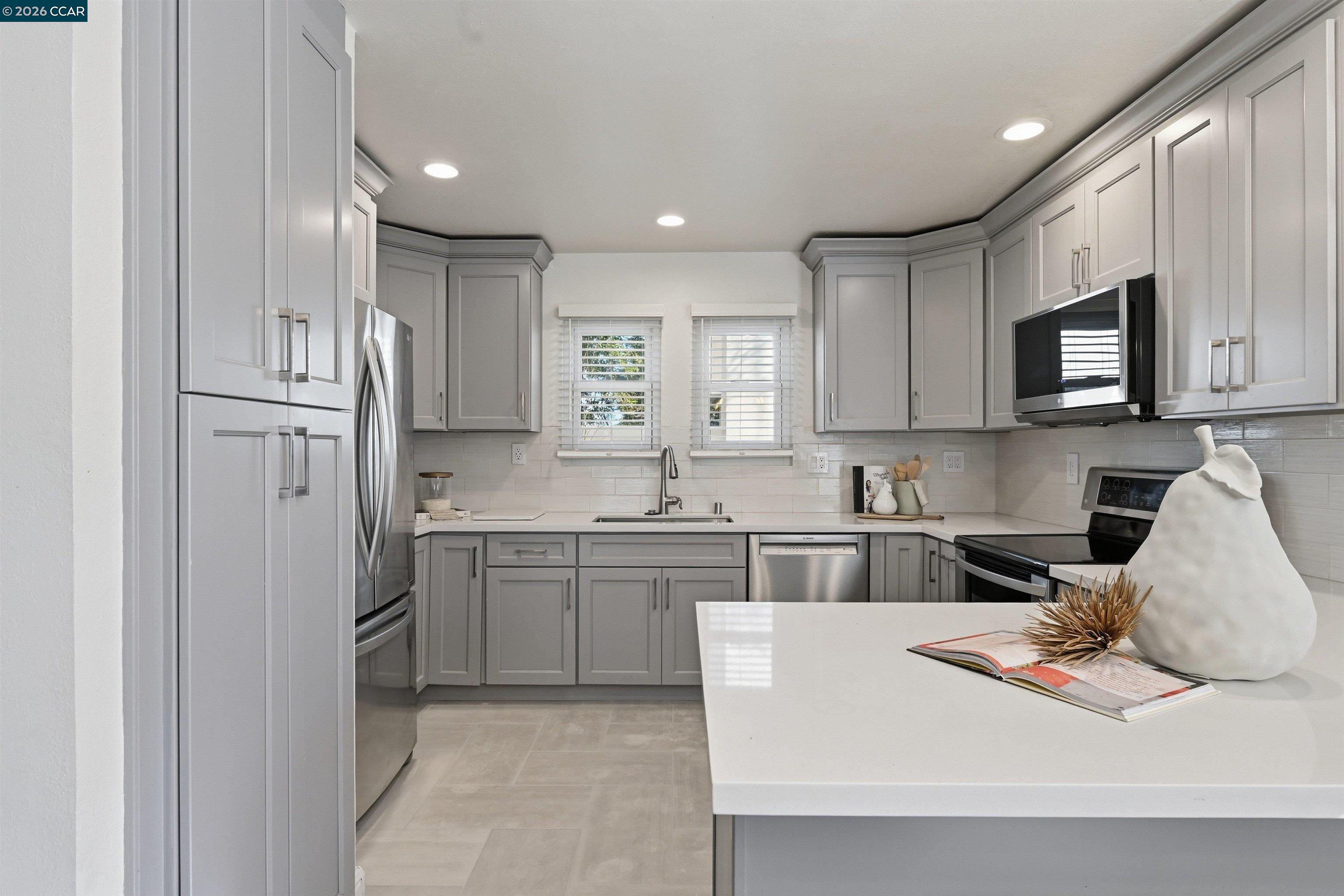 Detail Gallery Image 14 of 59 For 55 Mozden Ln, Pleasant Hill,  CA 94523 - 3 Beds | 2/1 Baths