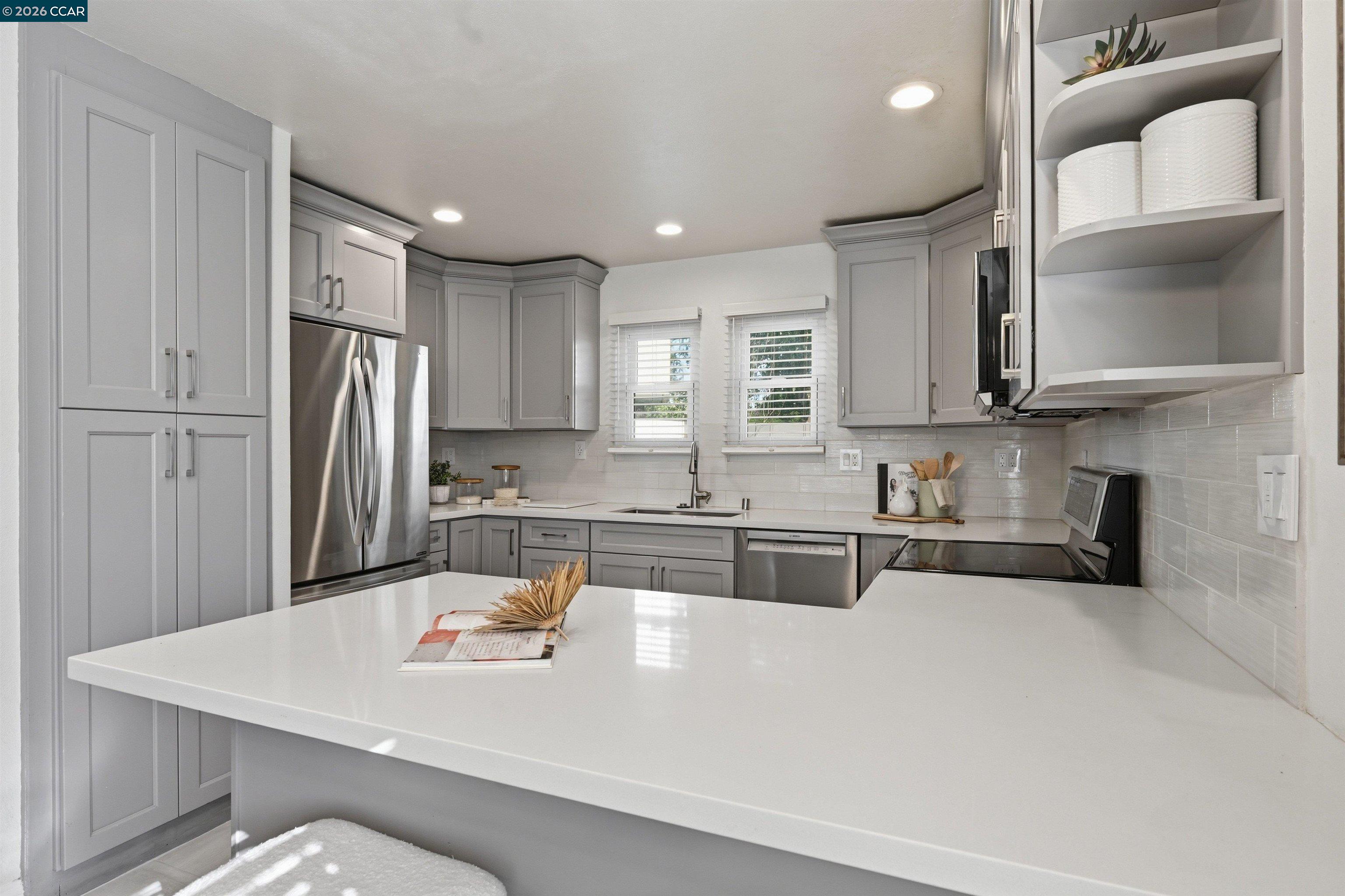 Detail Gallery Image 15 of 59 For 55 Mozden Ln, Pleasant Hill,  CA 94523 - 3 Beds | 2/1 Baths