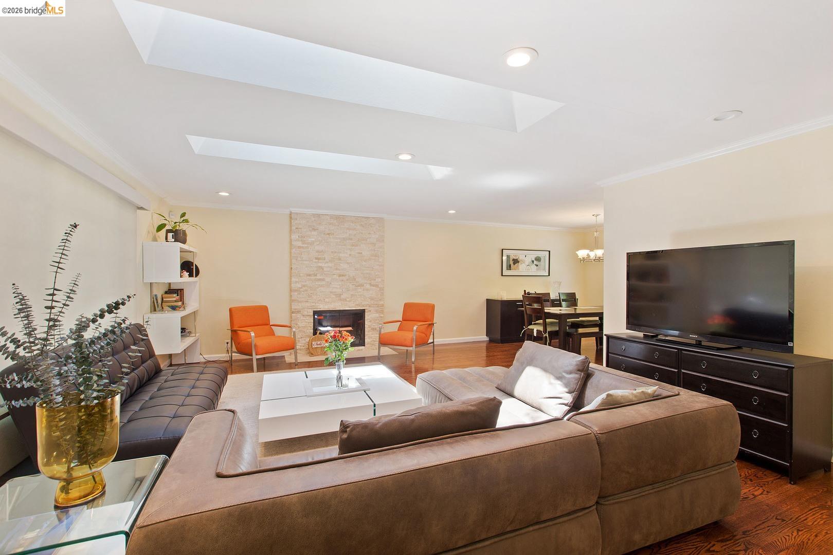 Detail Gallery Image 3 of 29 For 147 Natalie Dr, Moraga,  CA 94556 - 4 Beds | 2/1 Baths