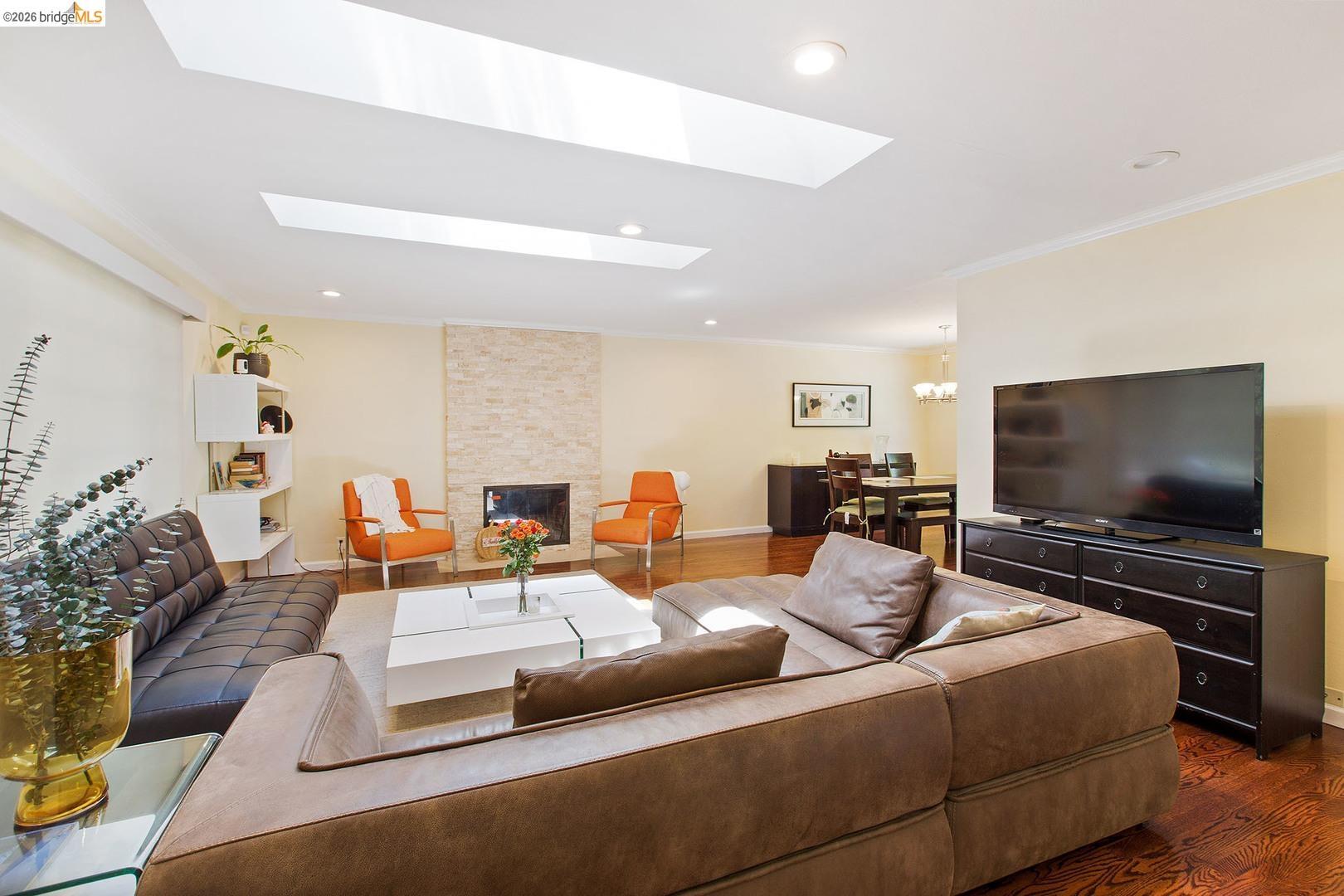 Detail Gallery Image 4 of 29 For 147 Natalie Dr, Moraga,  CA 94556 - 4 Beds | 2/1 Baths