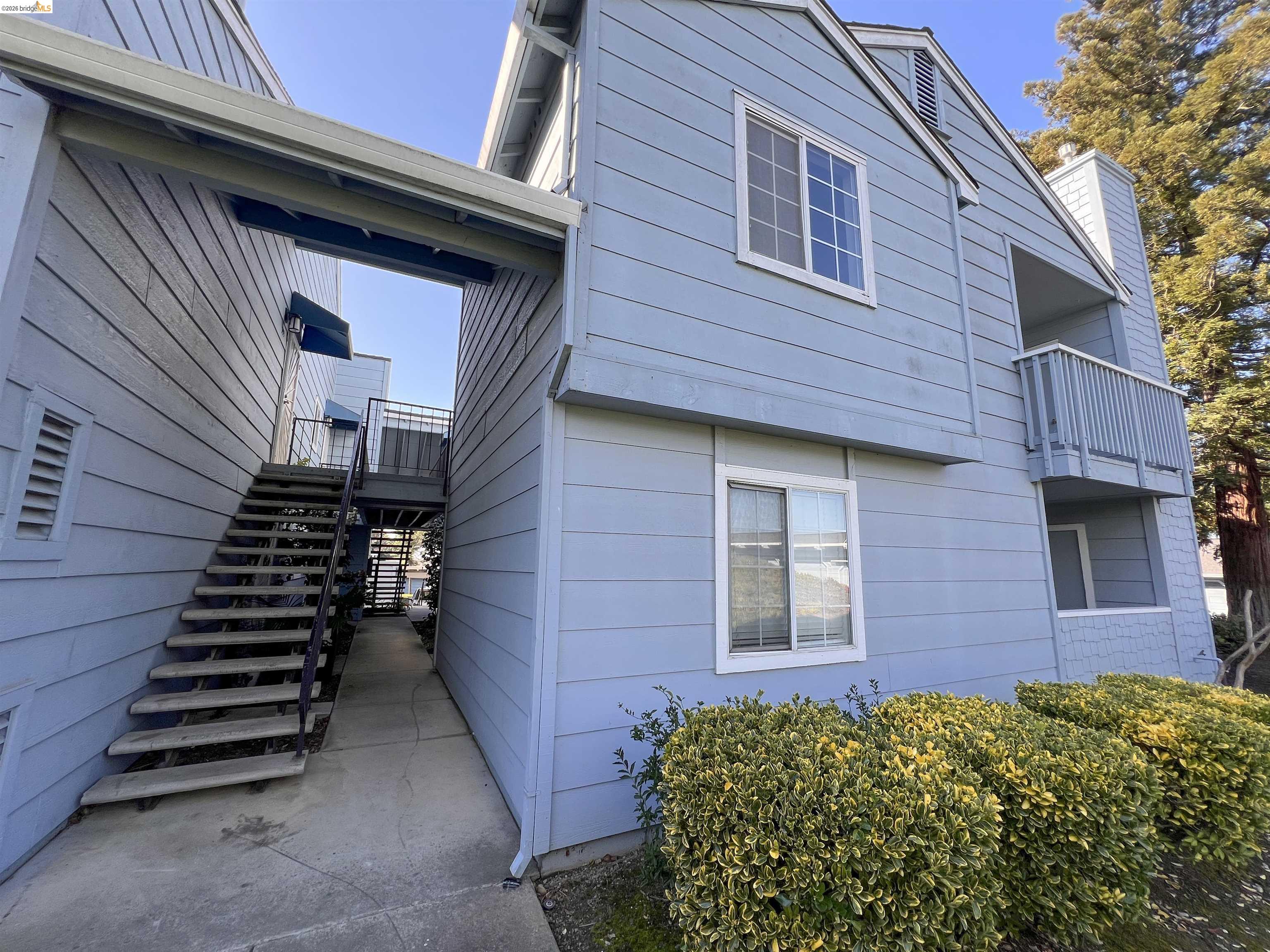 Detail Gallery Image 2 of 24 For 297 Lighthouse Dr, Vallejo,  CA 94590-4030 - 3 Beds | 2 Baths