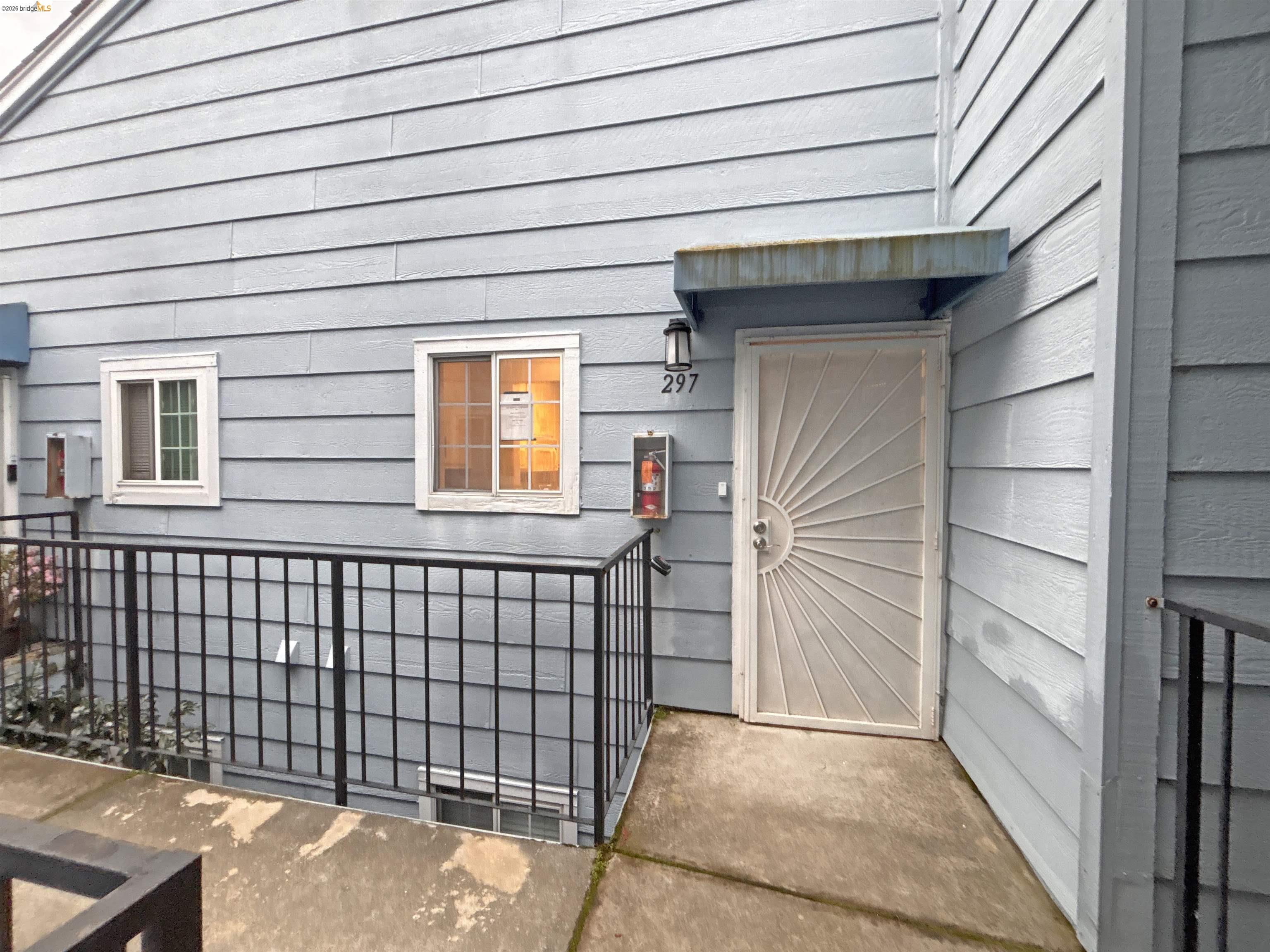 Detail Gallery Image 3 of 24 For 297 Lighthouse Dr, Vallejo,  CA 94590-4030 - 3 Beds | 2 Baths