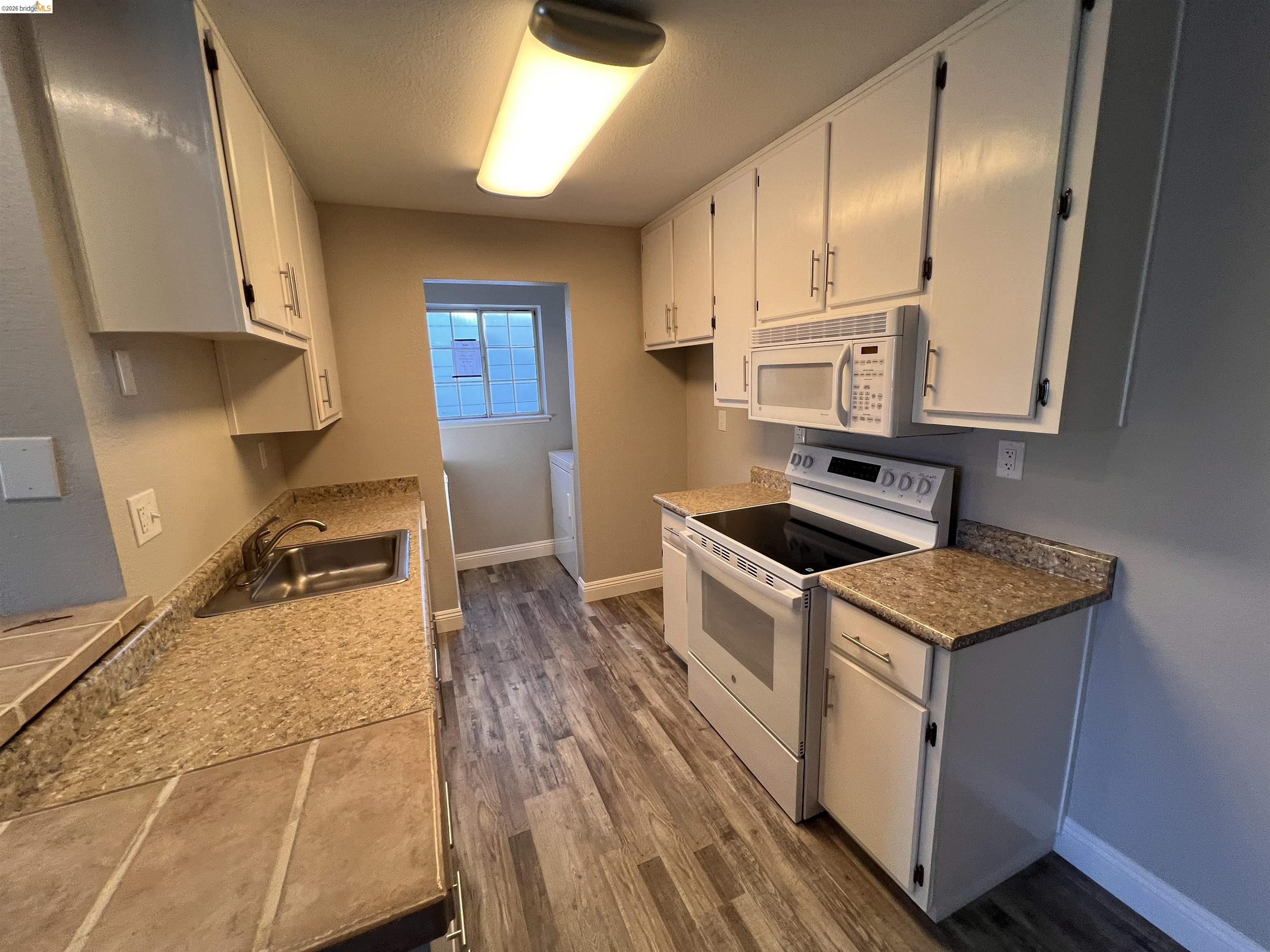 Detail Gallery Image 7 of 24 For 297 Lighthouse Dr, Vallejo,  CA 94590-4030 - 3 Beds | 2 Baths