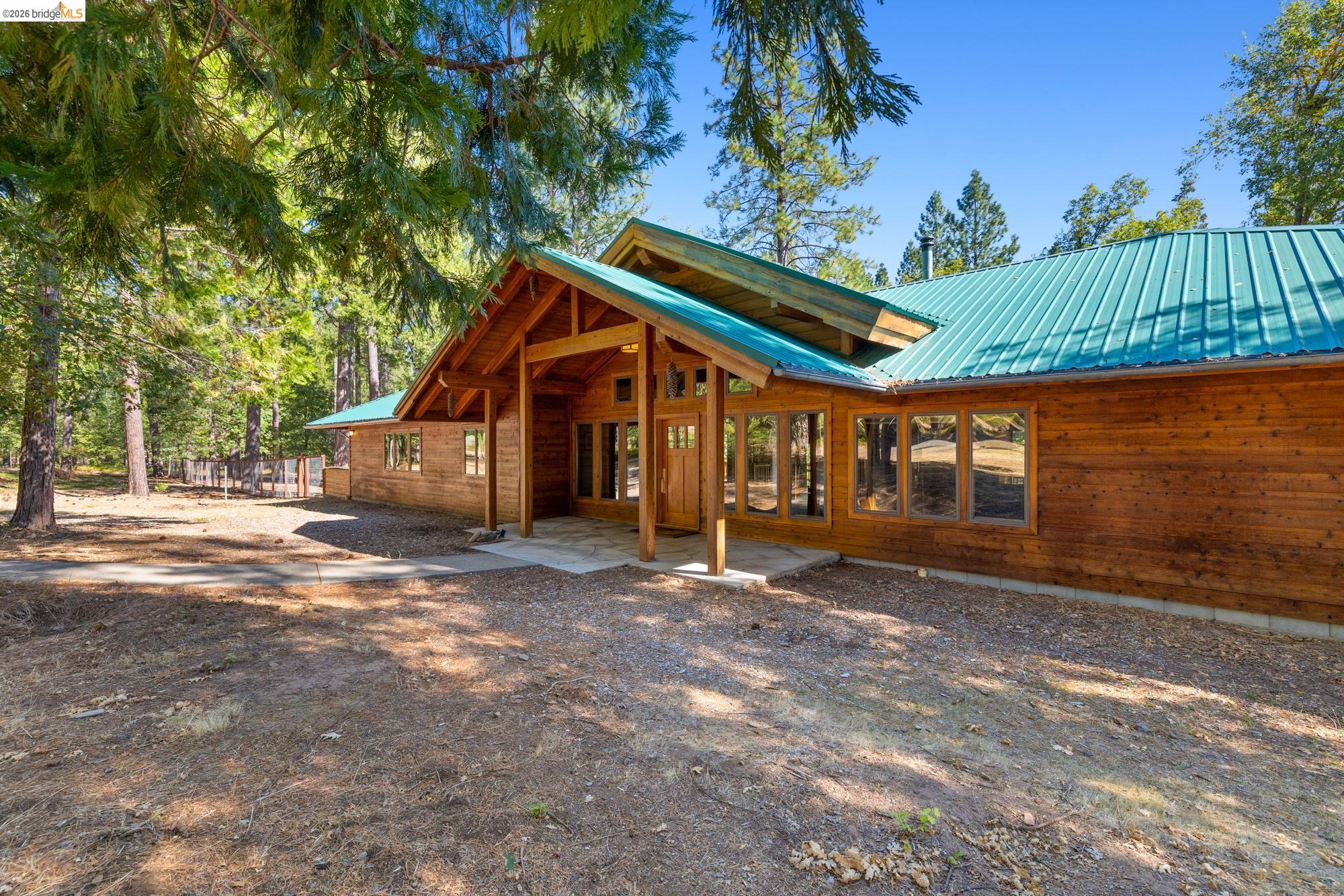 Detail Gallery Image 2 of 57 For 22715 Hells Hollow Rd, Groveland,  CA 95321-0000 - 3 Beds | 2 Baths