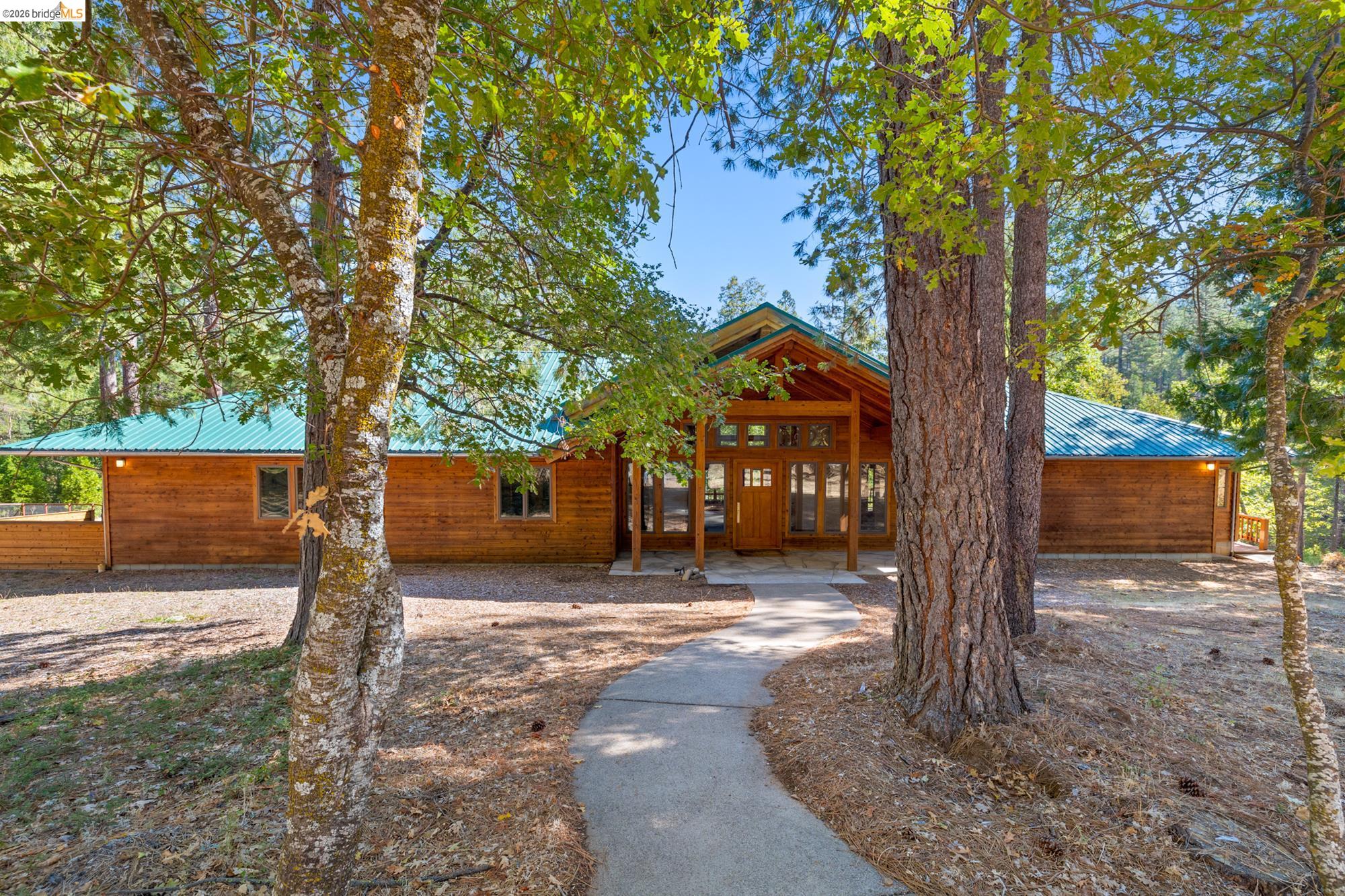 Detail Gallery Image 3 of 57 For 22715 Hells Hollow Rd, Groveland,  CA 95321-0000 - 3 Beds | 2 Baths