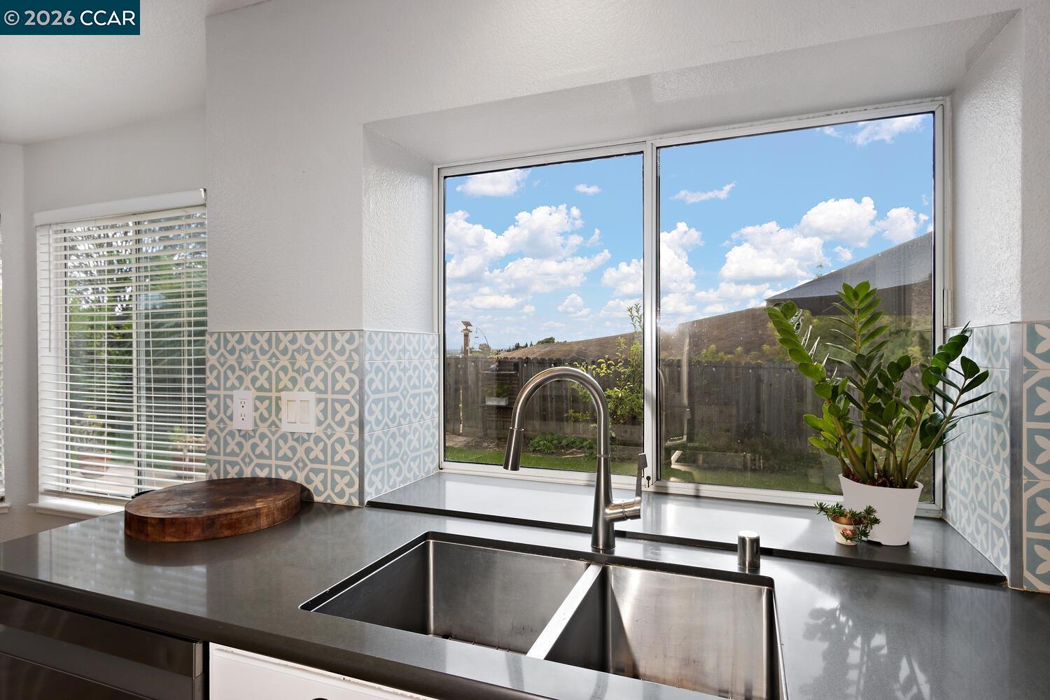 Detail Gallery Image 15 of 41 For 3127 Cherry Valley Cir, Fairfield,  CA 94534 - 4 Beds | 2/1 Baths