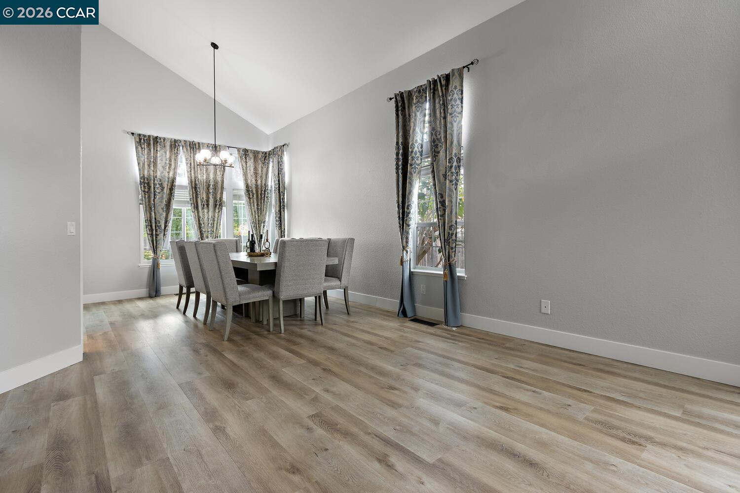 Detail Gallery Image 8 of 41 For 3127 Cherry Valley Cir, Fairfield,  CA 94534 - 4 Beds | 2/1 Baths