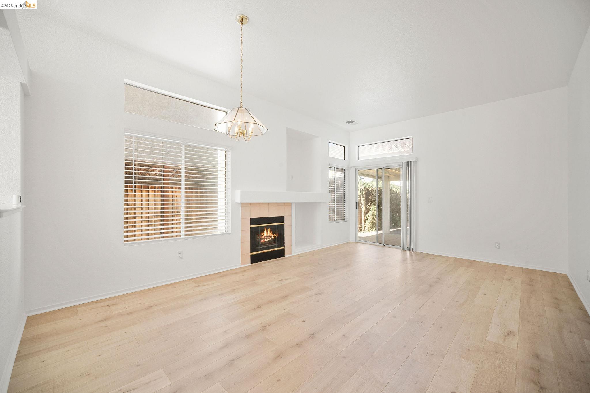 Detail Gallery Image 5 of 20 For 1759 Laurelgrove Ln, Tracy,  CA 95376 - 3 Beds | 2 Baths