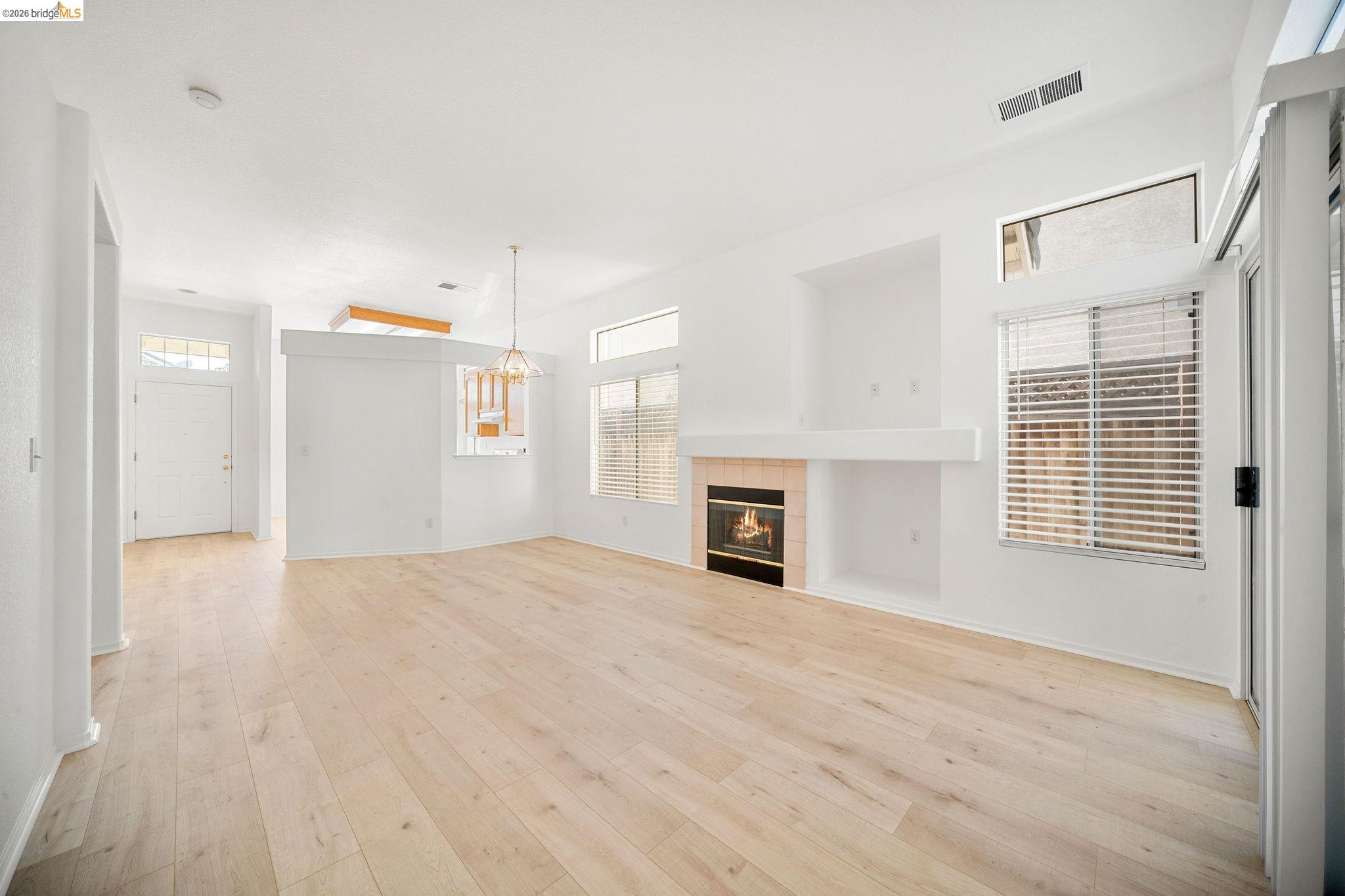 Detail Gallery Image 8 of 20 For 1759 Laurelgrove Ln, Tracy,  CA 95376 - 3 Beds | 2 Baths