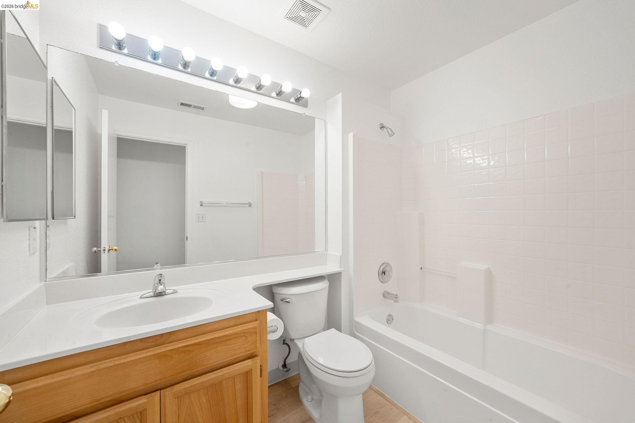 Detail Gallery Image 10 of 20 For 1759 Laurelgrove Ln, Tracy,  CA 95376 - 3 Beds | 2 Baths