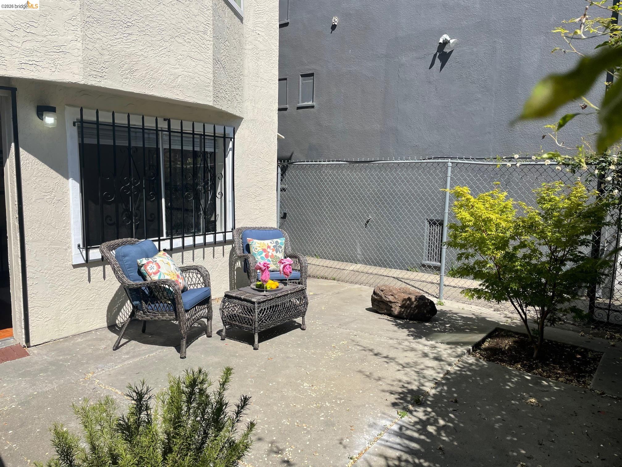 Detail Gallery Image 11 of 13 For 5231 Martin Luther King Jr Way #3,  Oakland,  CA 94609 - 2 Beds | 1 Baths