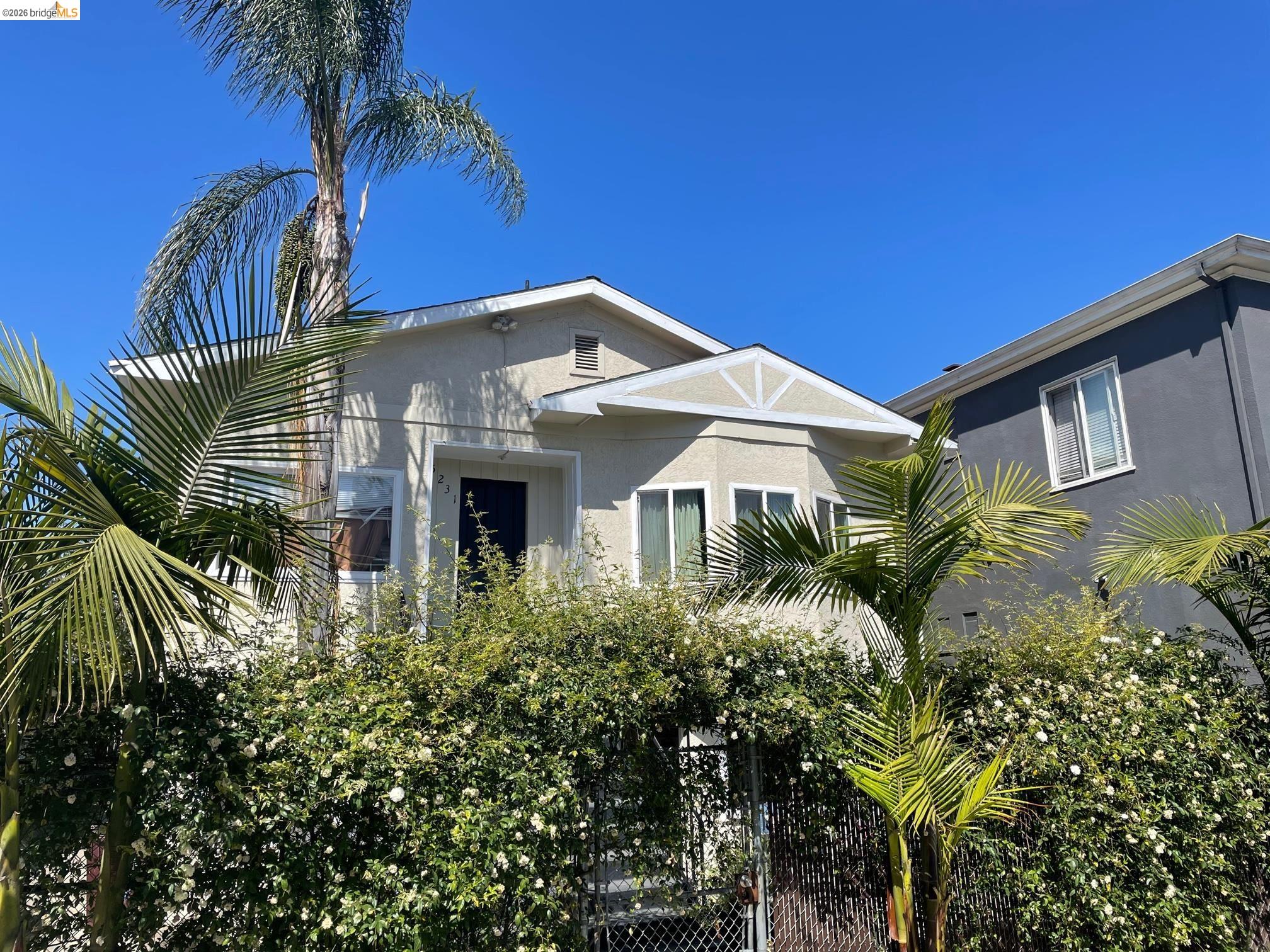 Detail Gallery Image 3 of 13 For 5231 Martin Luther King Jr Way #3,  Oakland,  CA 94609 - 2 Beds | 1 Baths